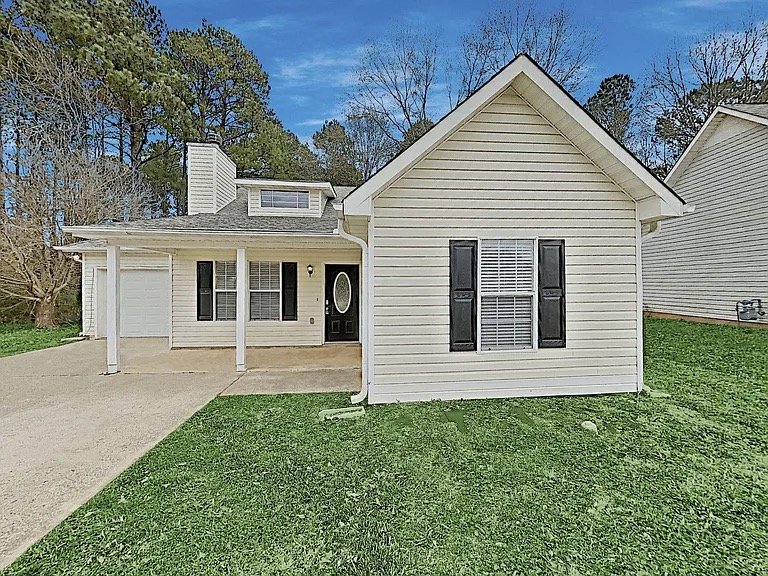 Hampton House: 1323 N Hampton Dr