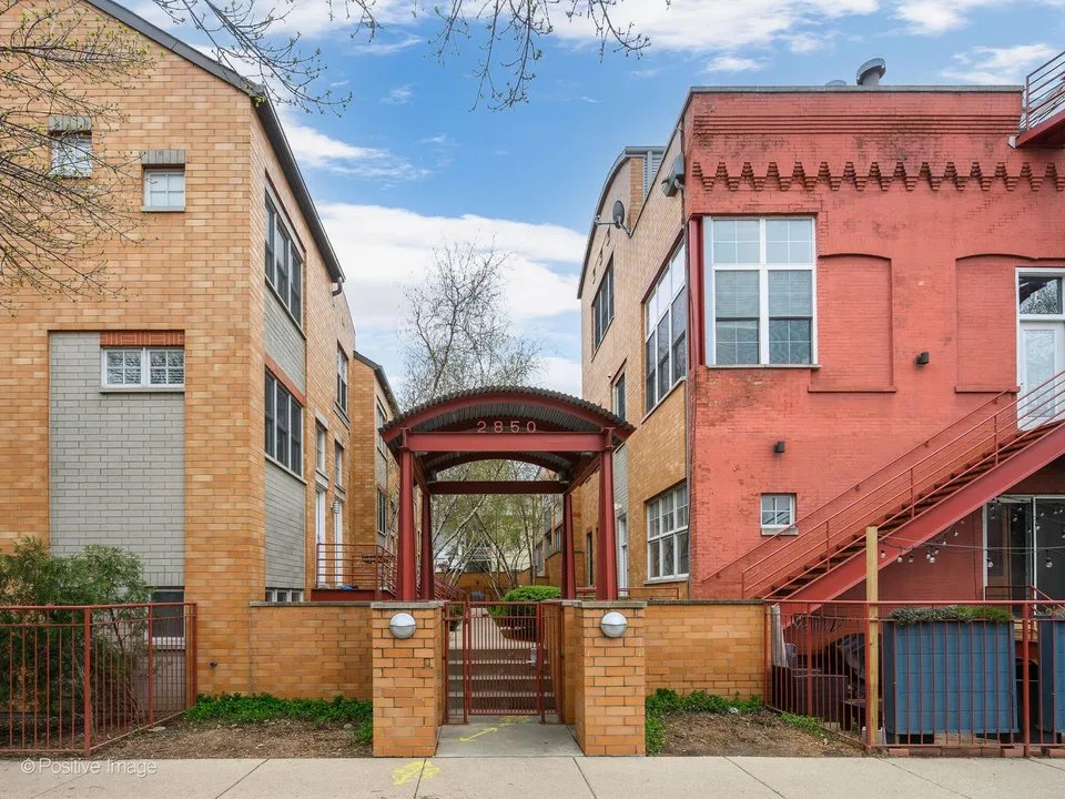 Chicago Townhome: 2850 N Lakewood Ave