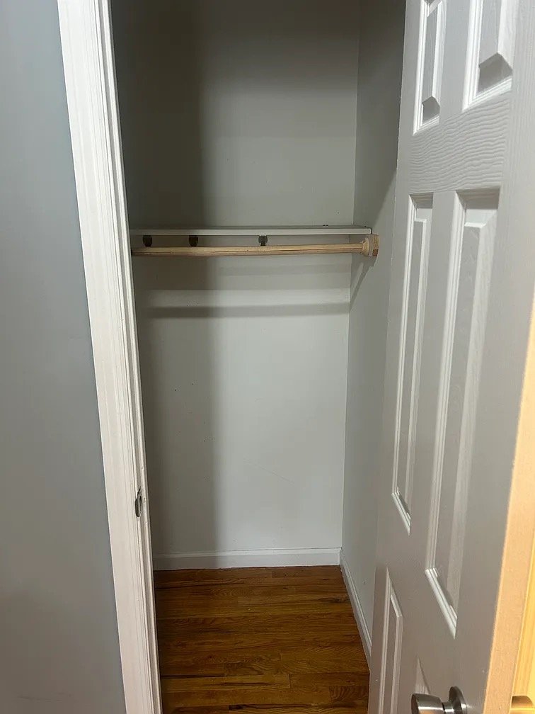 Clifton Apartment: 231 Dayton Ave