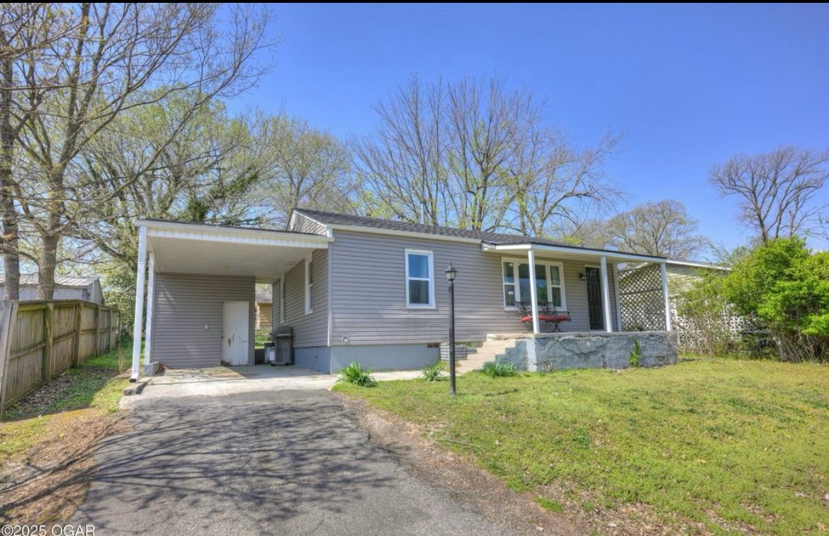 Baxter Springs House: 1617 Garfield Ave