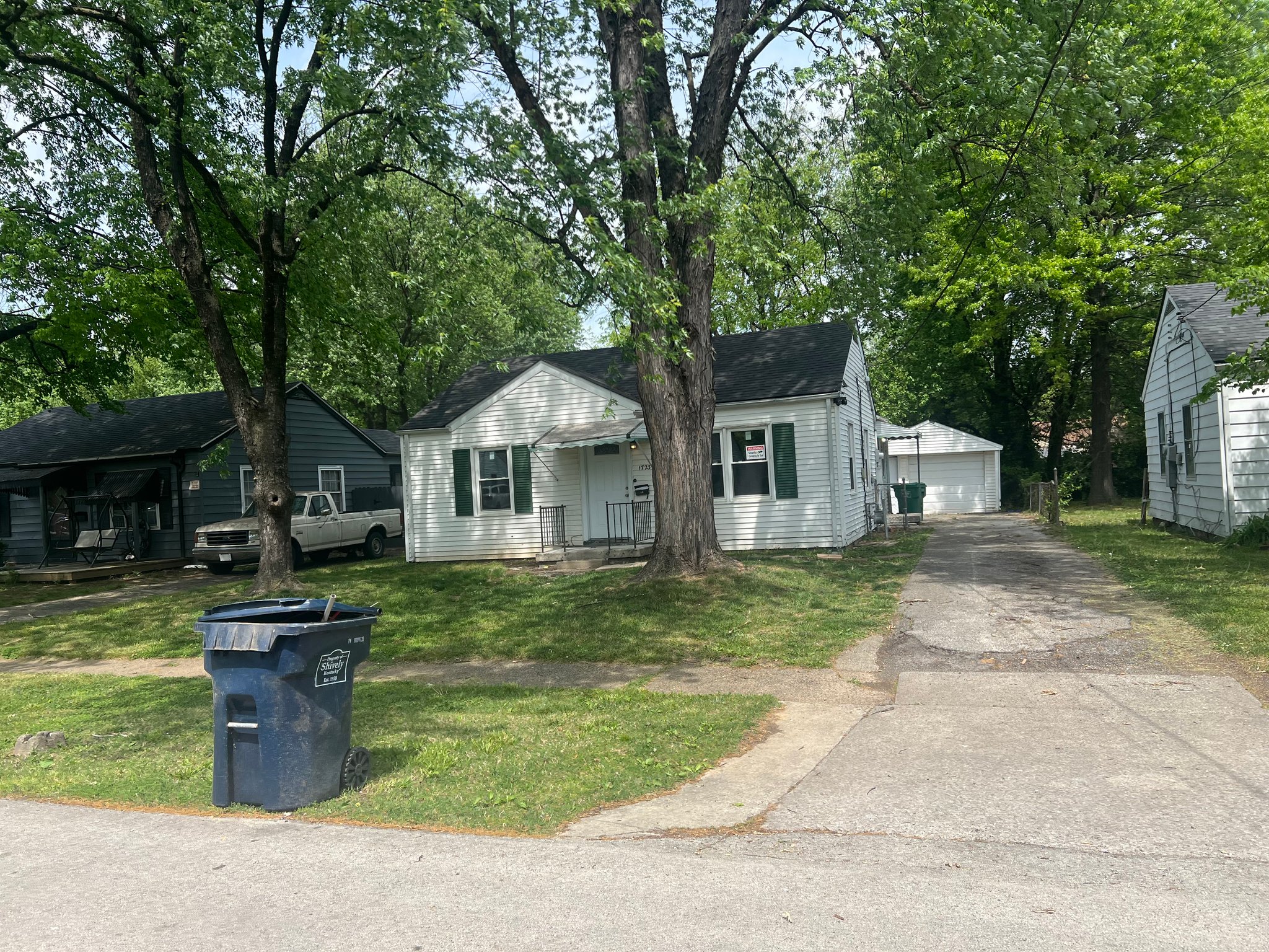 Louisville House: 1723 Glenview Place