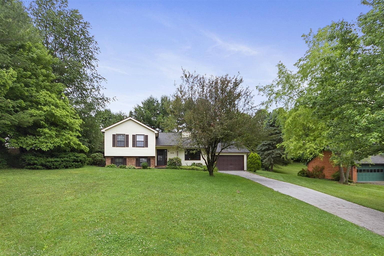 Blacksburg House: 305 Cherokee Dr