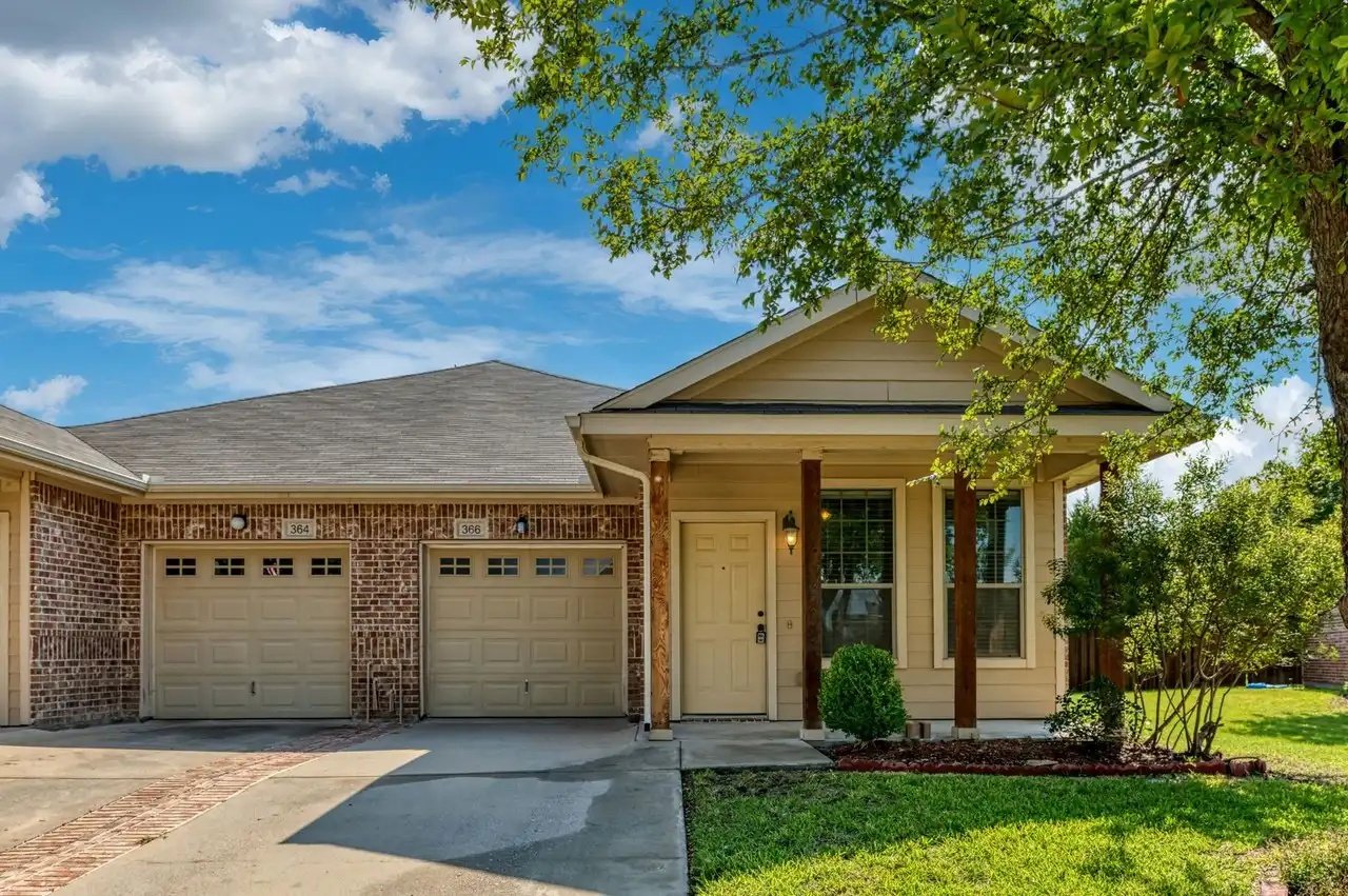 Lavon Multiplex: 366 Armstrong Ln