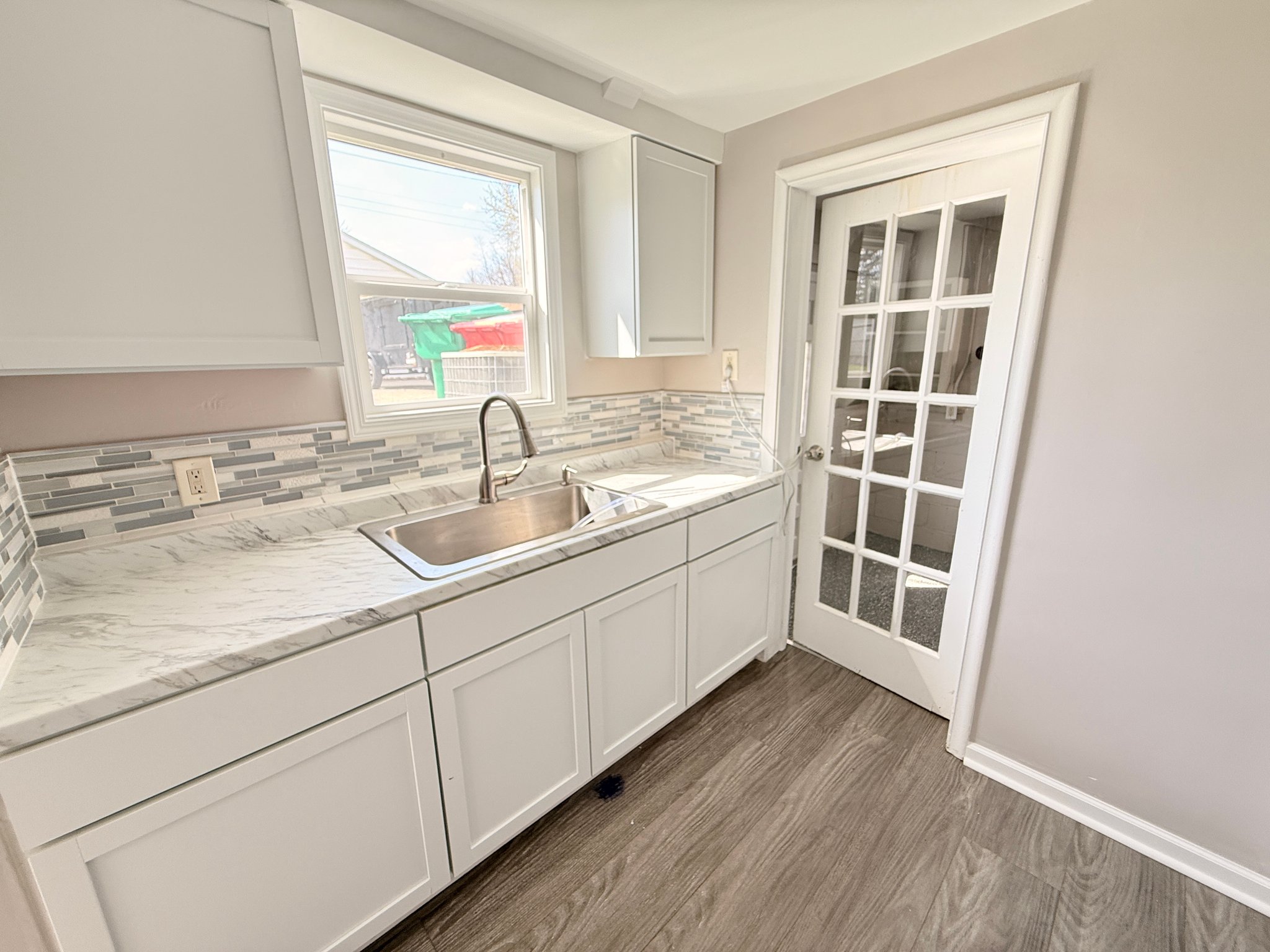 Eastpointe House: 22079 Rausch Ave Eastpointe, MI 48021