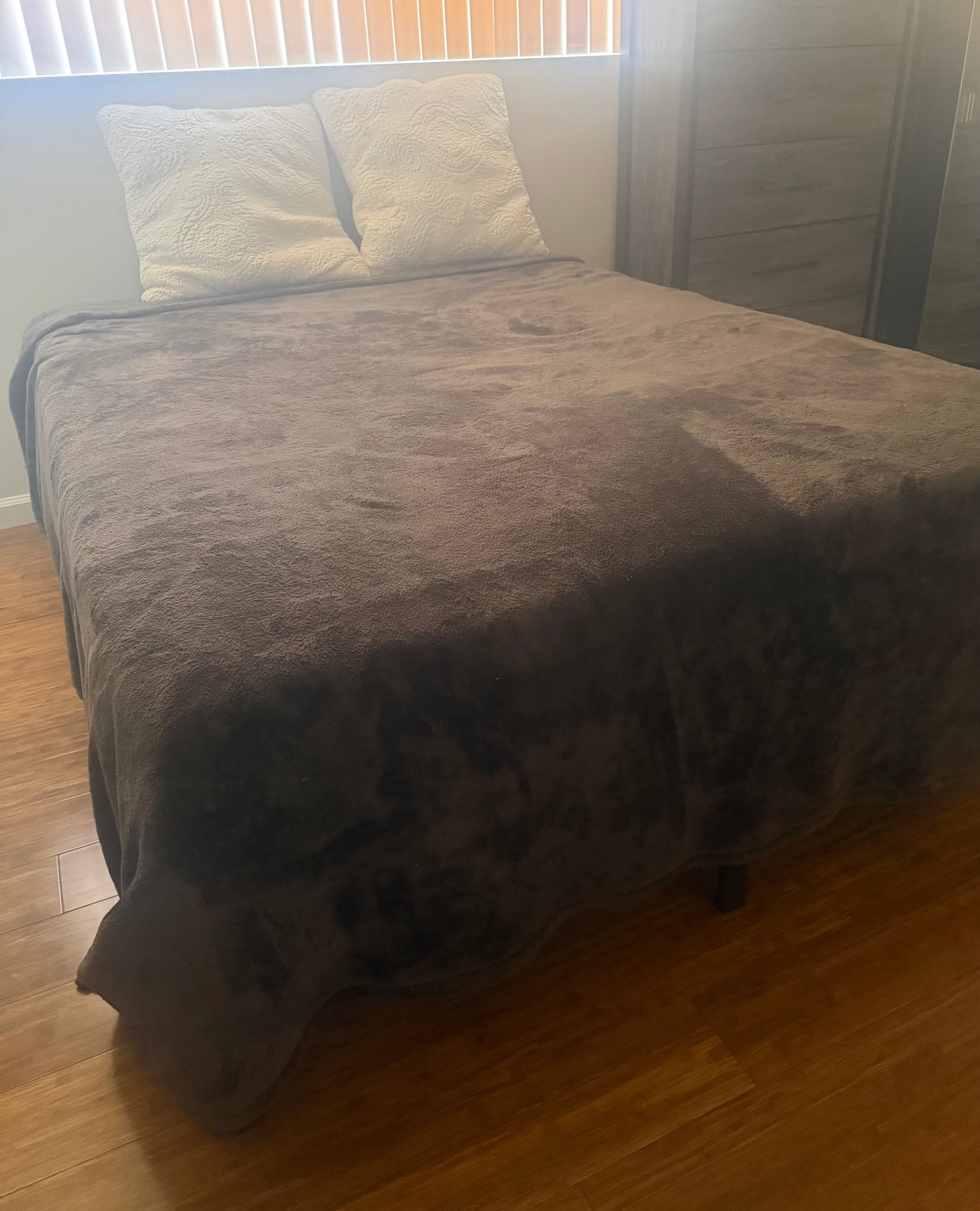 Santa Monica Apartment: 1033 6th Street