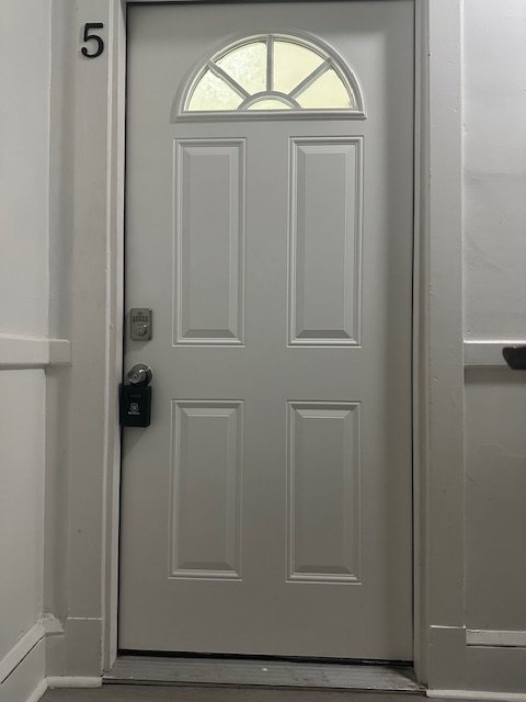 Baltimore Apartment: 2700 Roslyn Avenue