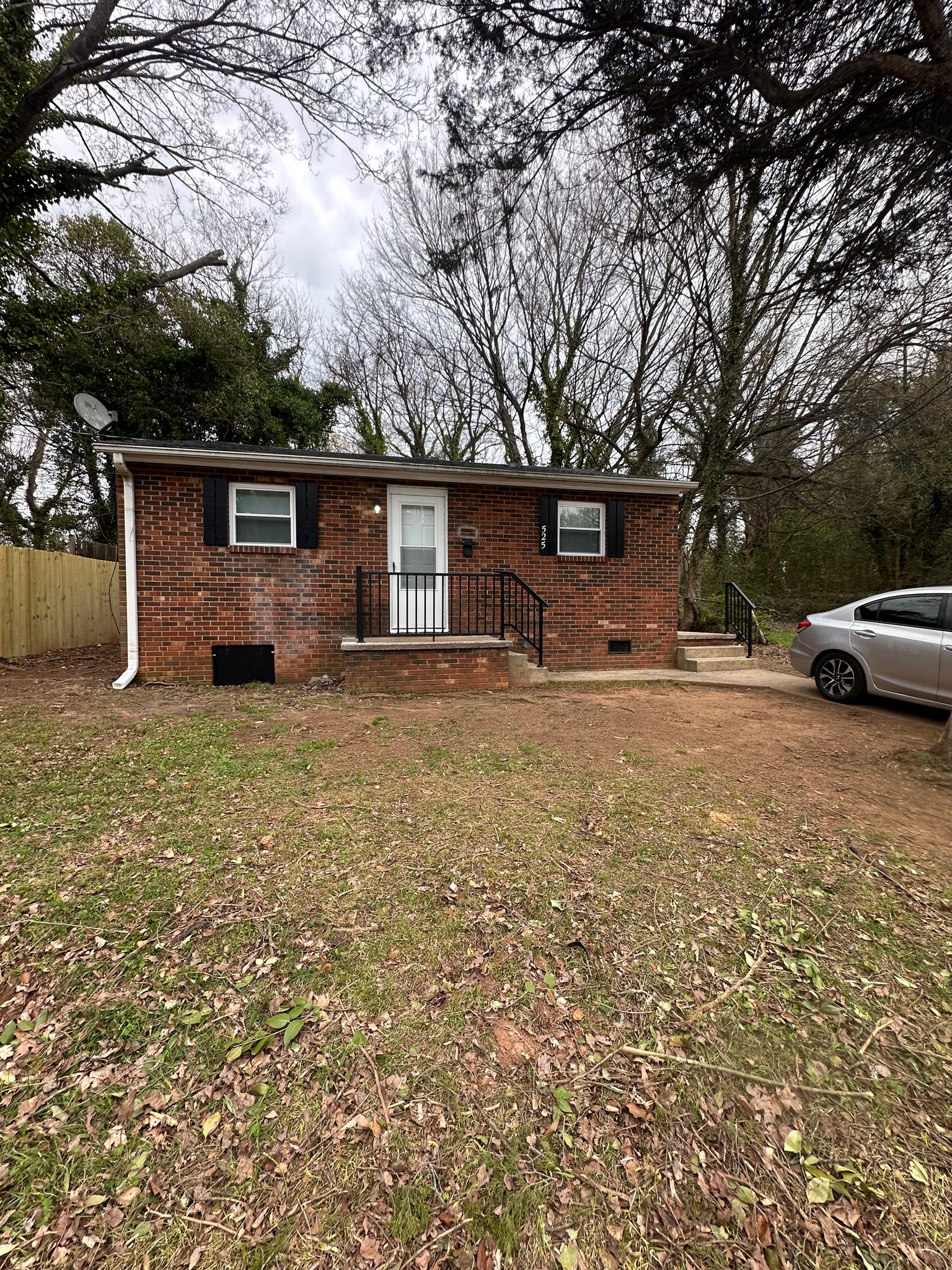 Winston Salem House: 525 n graham ave