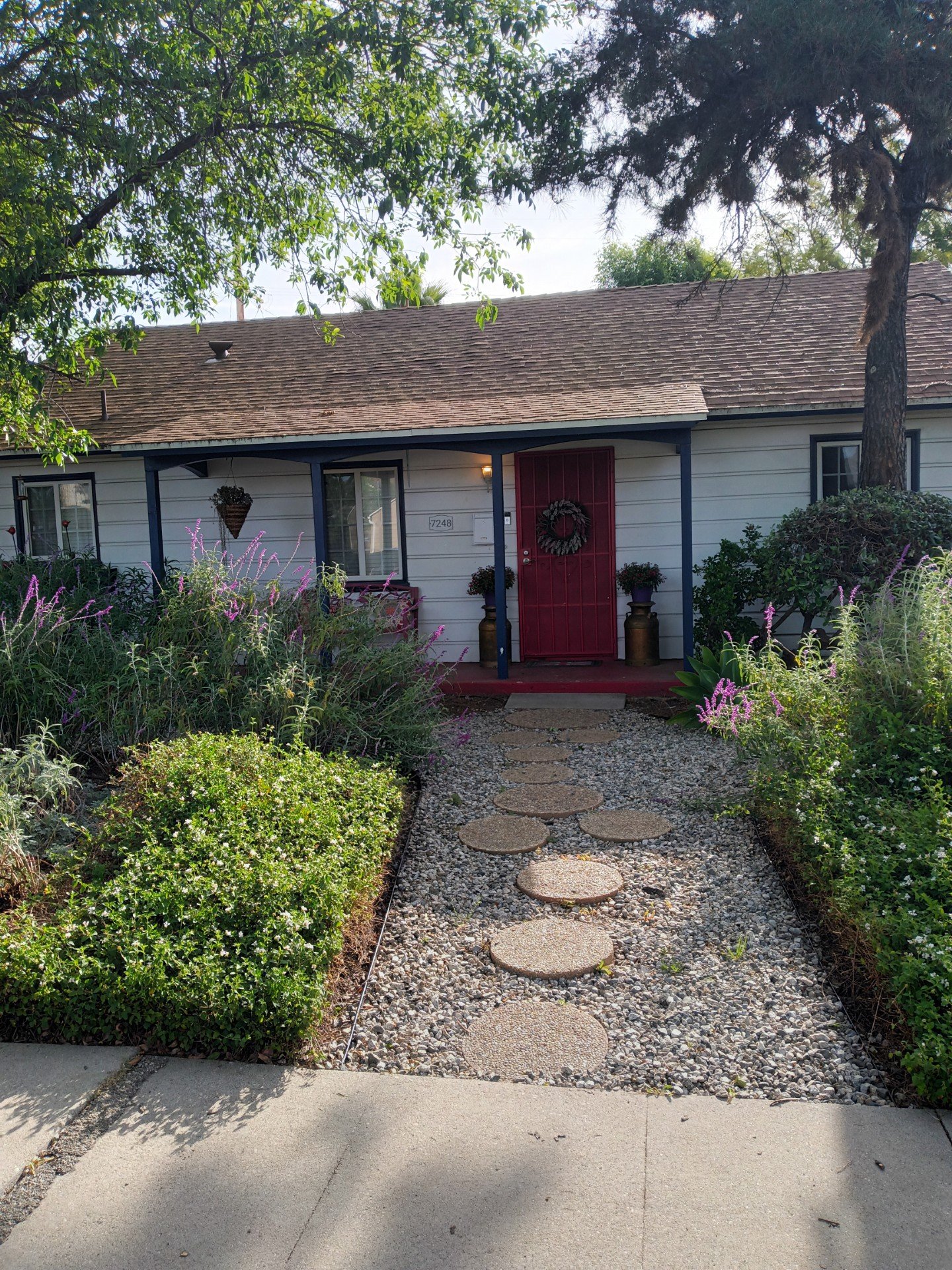 Lake Balboa House: 7248 Shoshone Ave