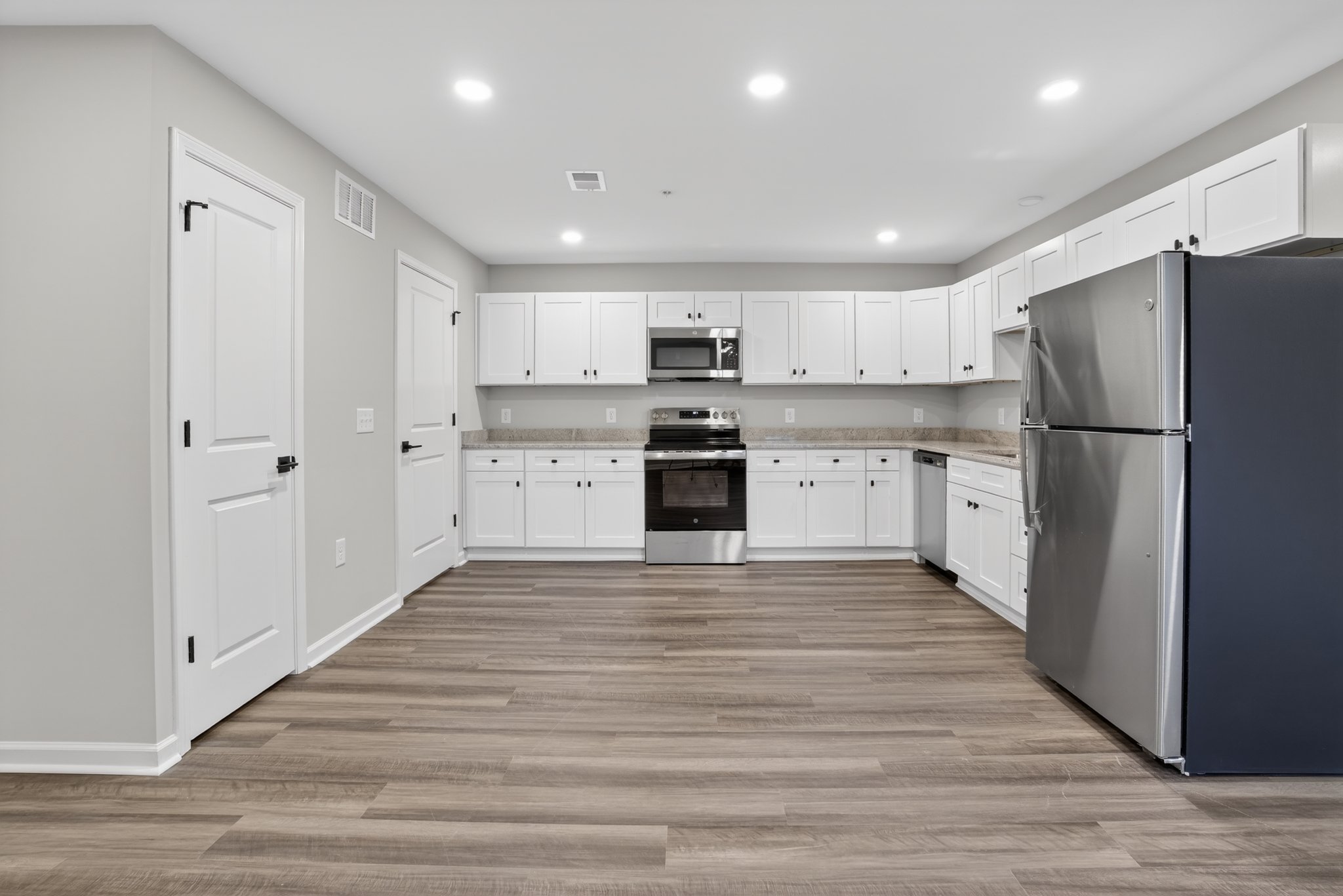 Clemmons Apartment: 7055 Hanesbrook Circle