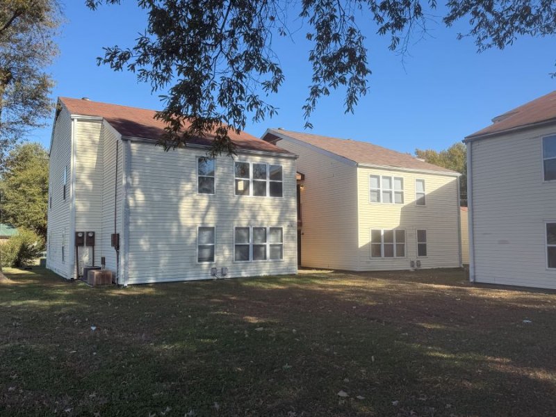 Marion Apartment: 324 Block ST