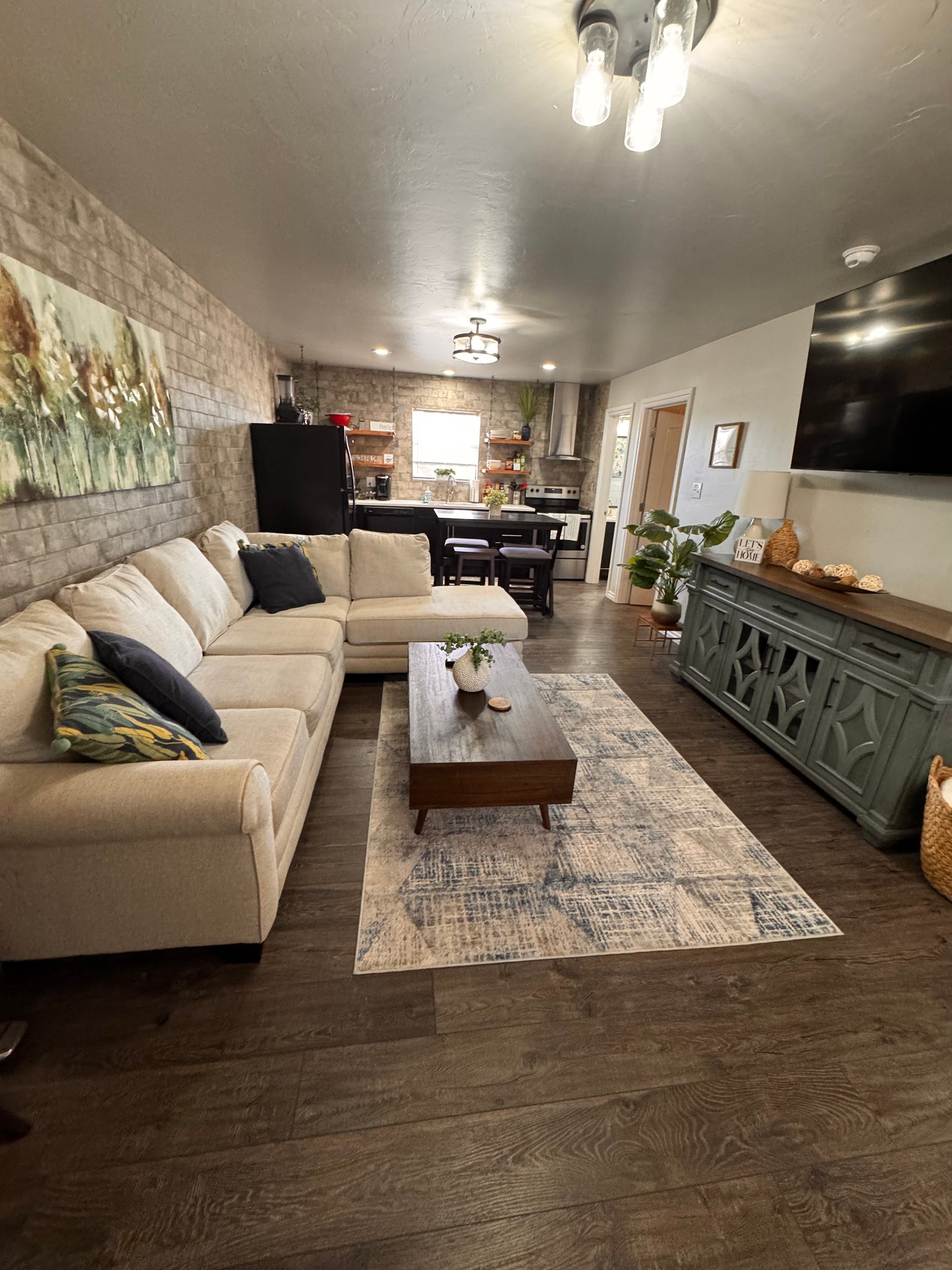 Lawton Apartment: 1207 W Gore Blvd