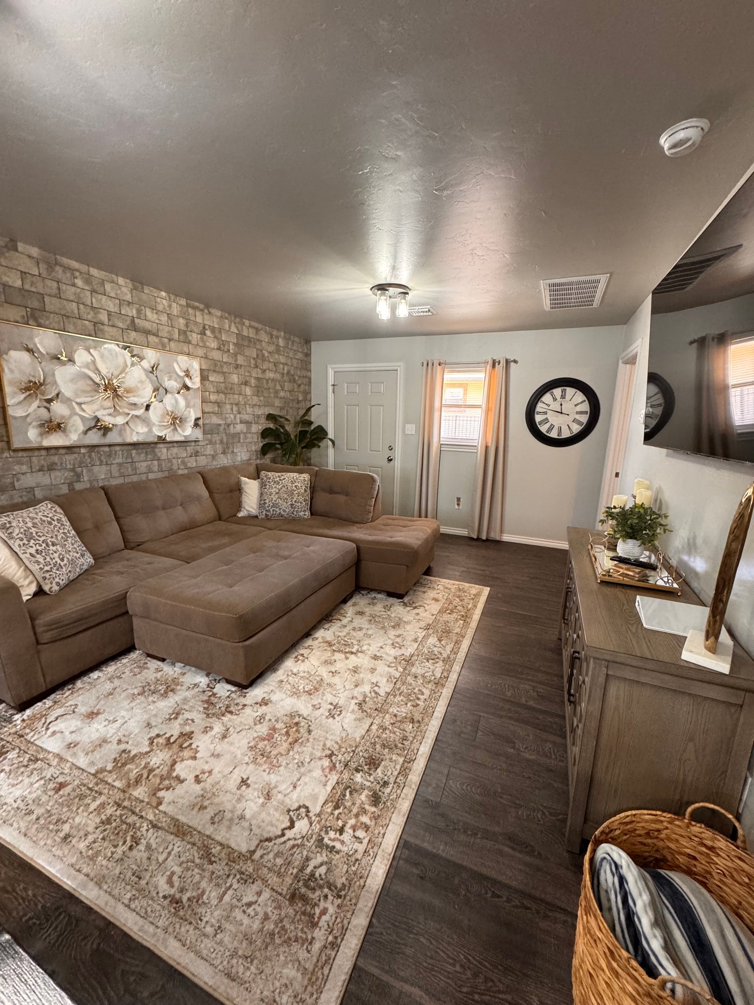 Lawton Apartment: 1207 W Gore Blvd