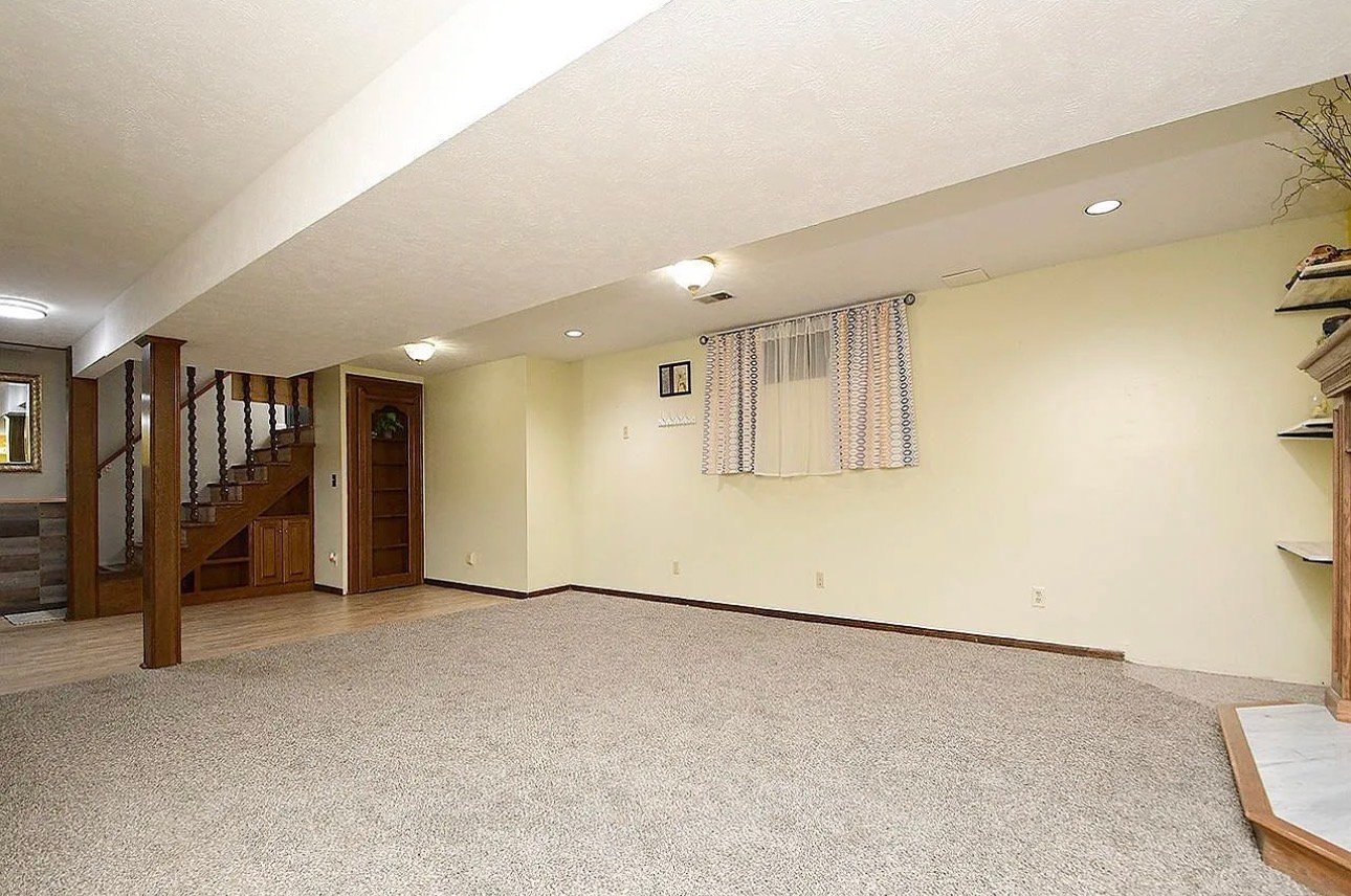 Omaha Other: 4955 Lakeshore Dr