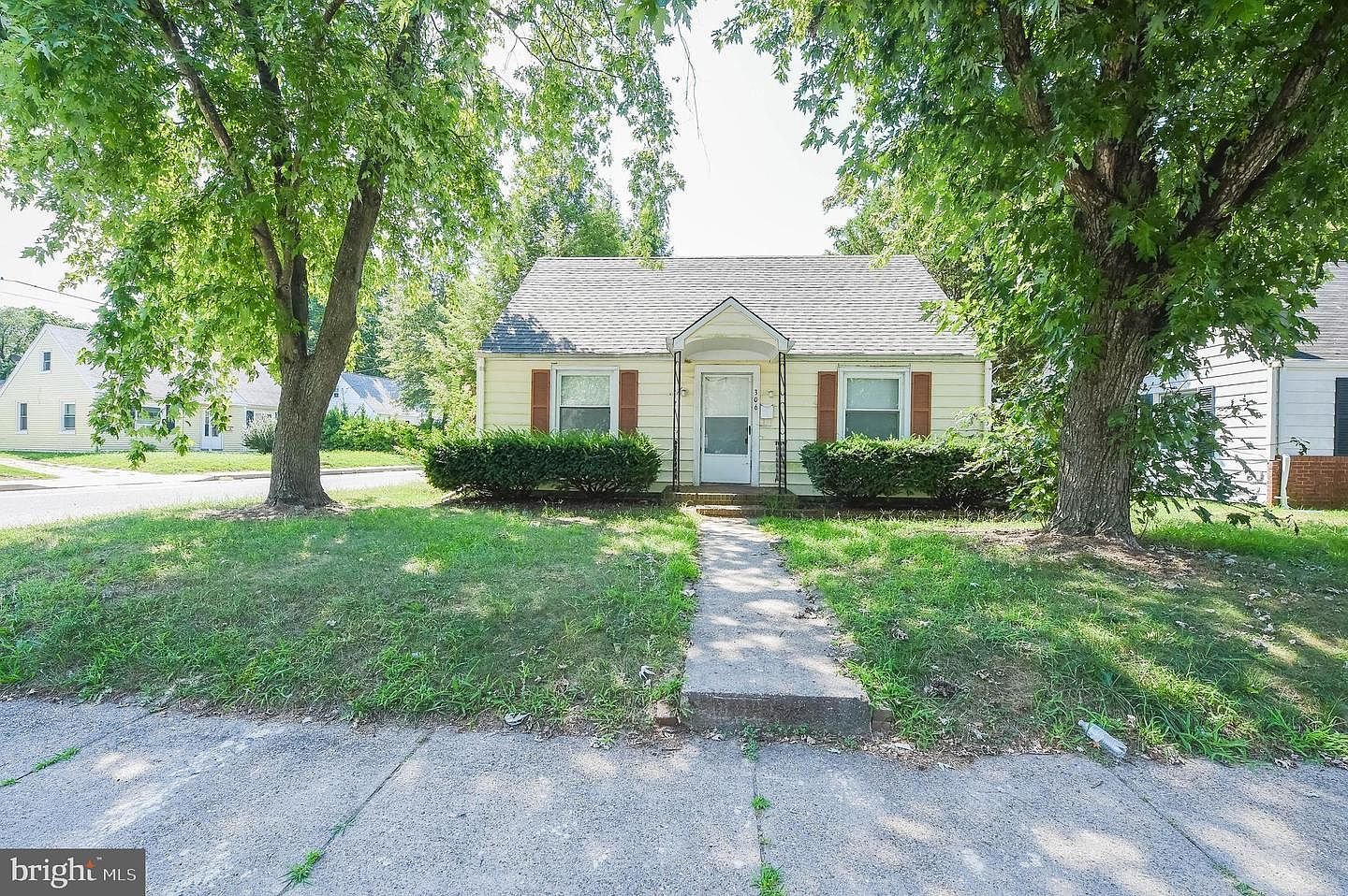 Salisbury House: 306 Carrollton Ave