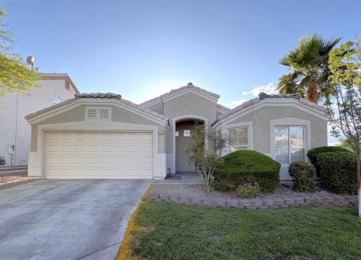 Henderson House: 285 Mayberry St,