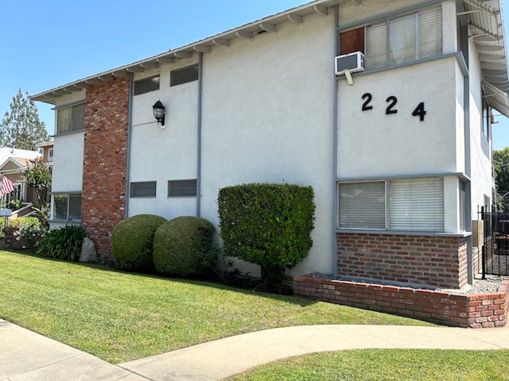 MONROVIA Apartment: 224 W. PALM AVE