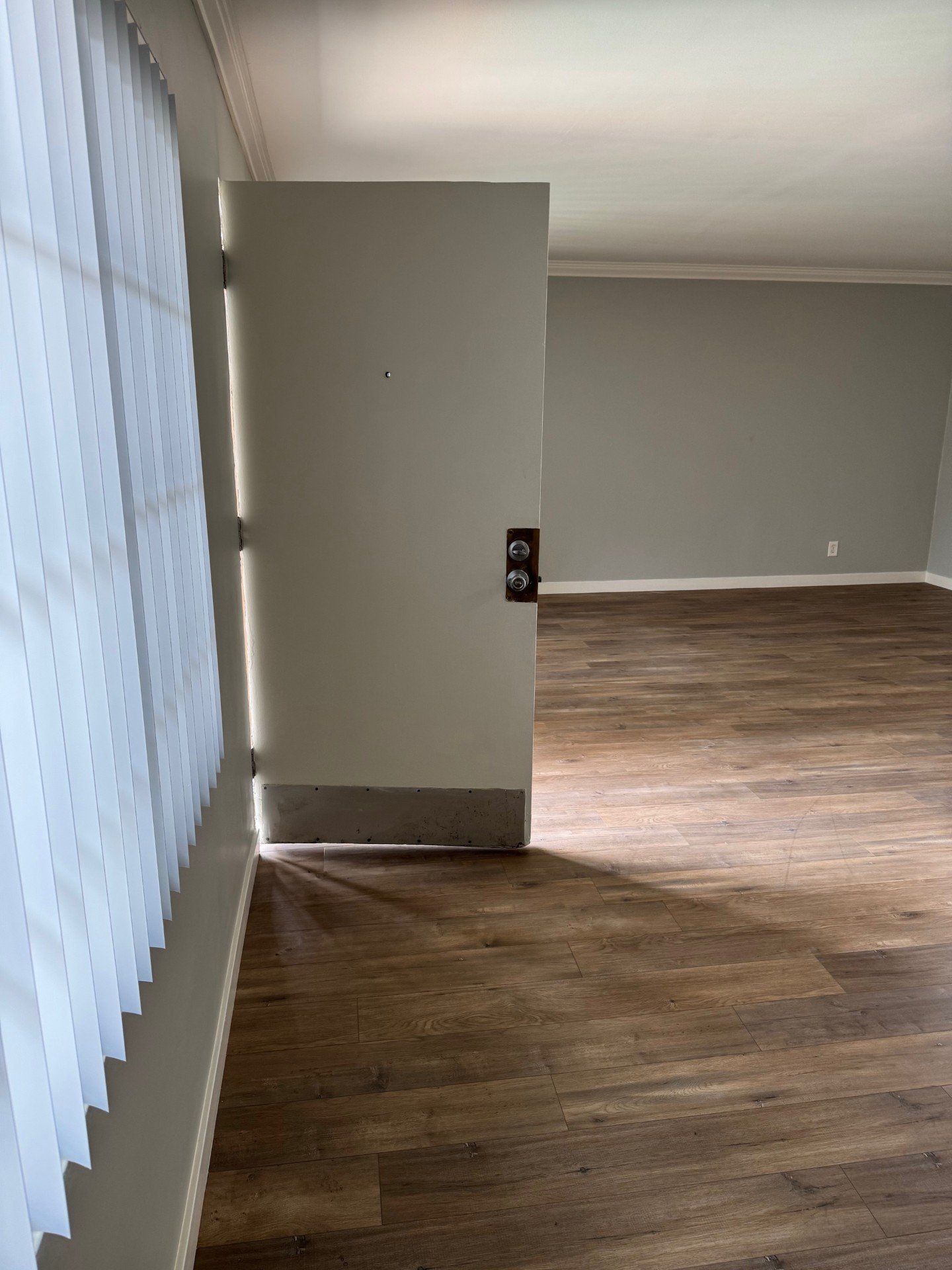 Canoga Park Apartment: 8834 Topanga Canyon Blvd