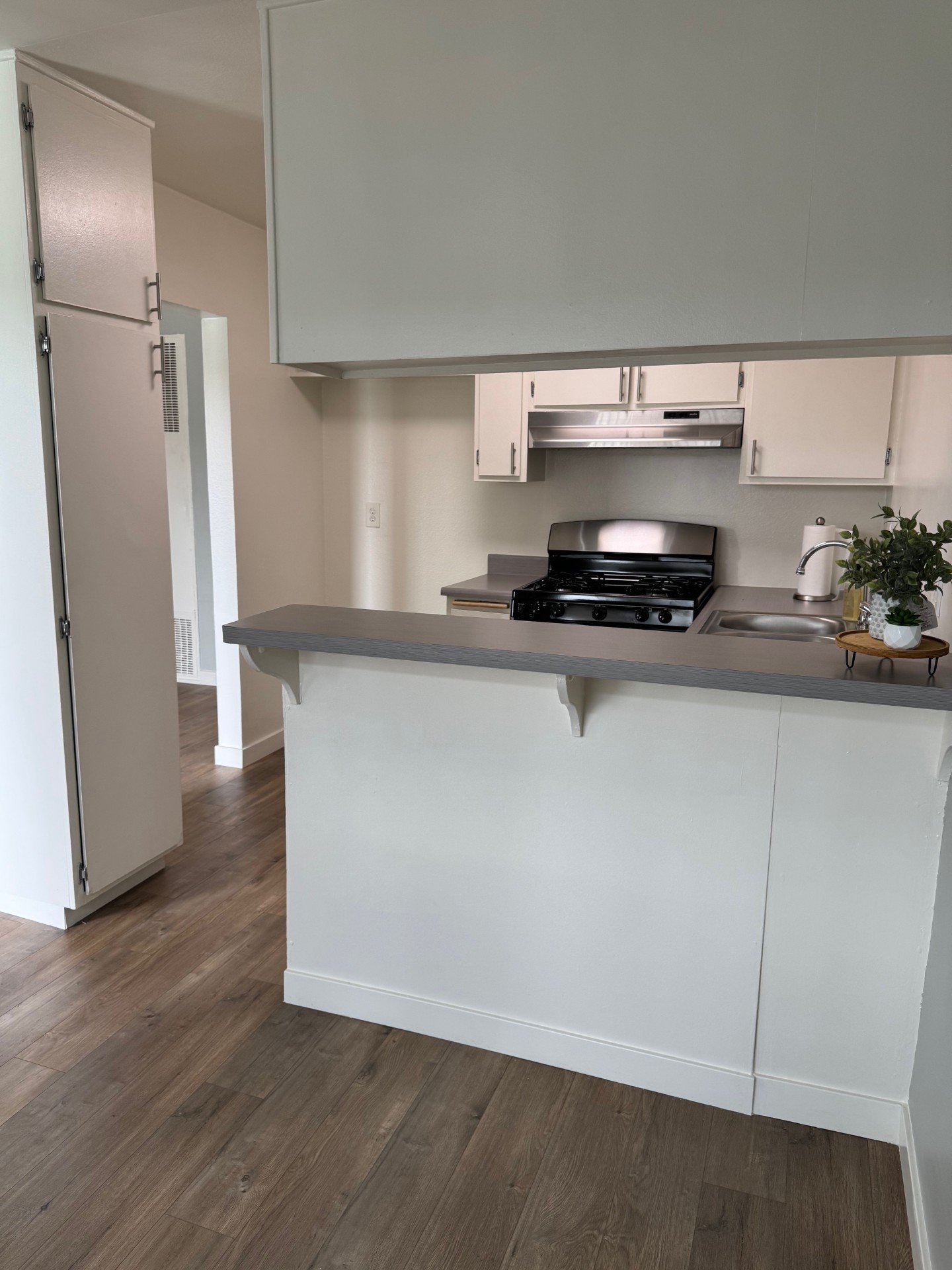 Canoga Park Apartment: 8834 Topanga Canyon Blvd