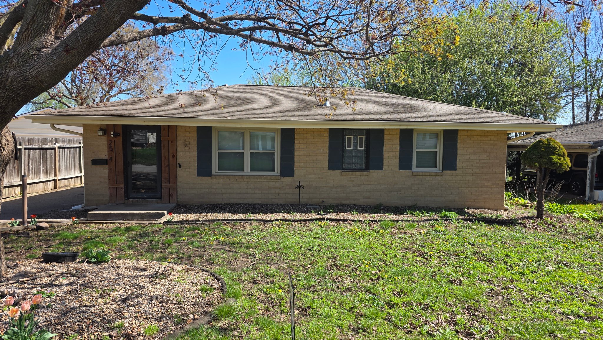 Des Moines House: 2564 E Tiffin