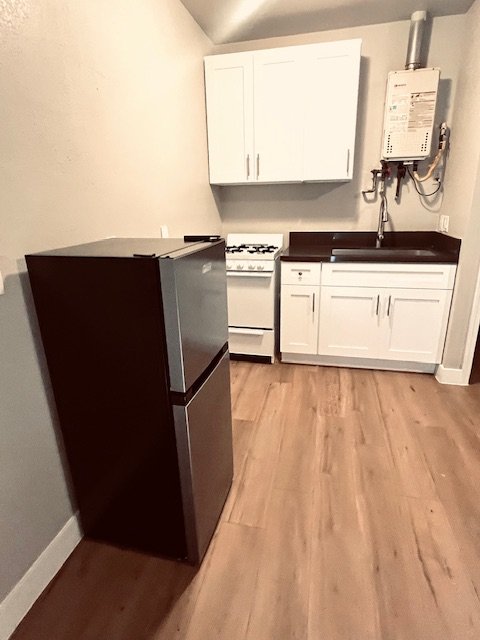 Los Angeles Apartment: 928 W. 83rd St