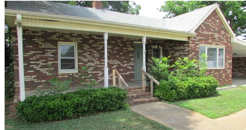 Blacksburg House: 712 W Cherokee St