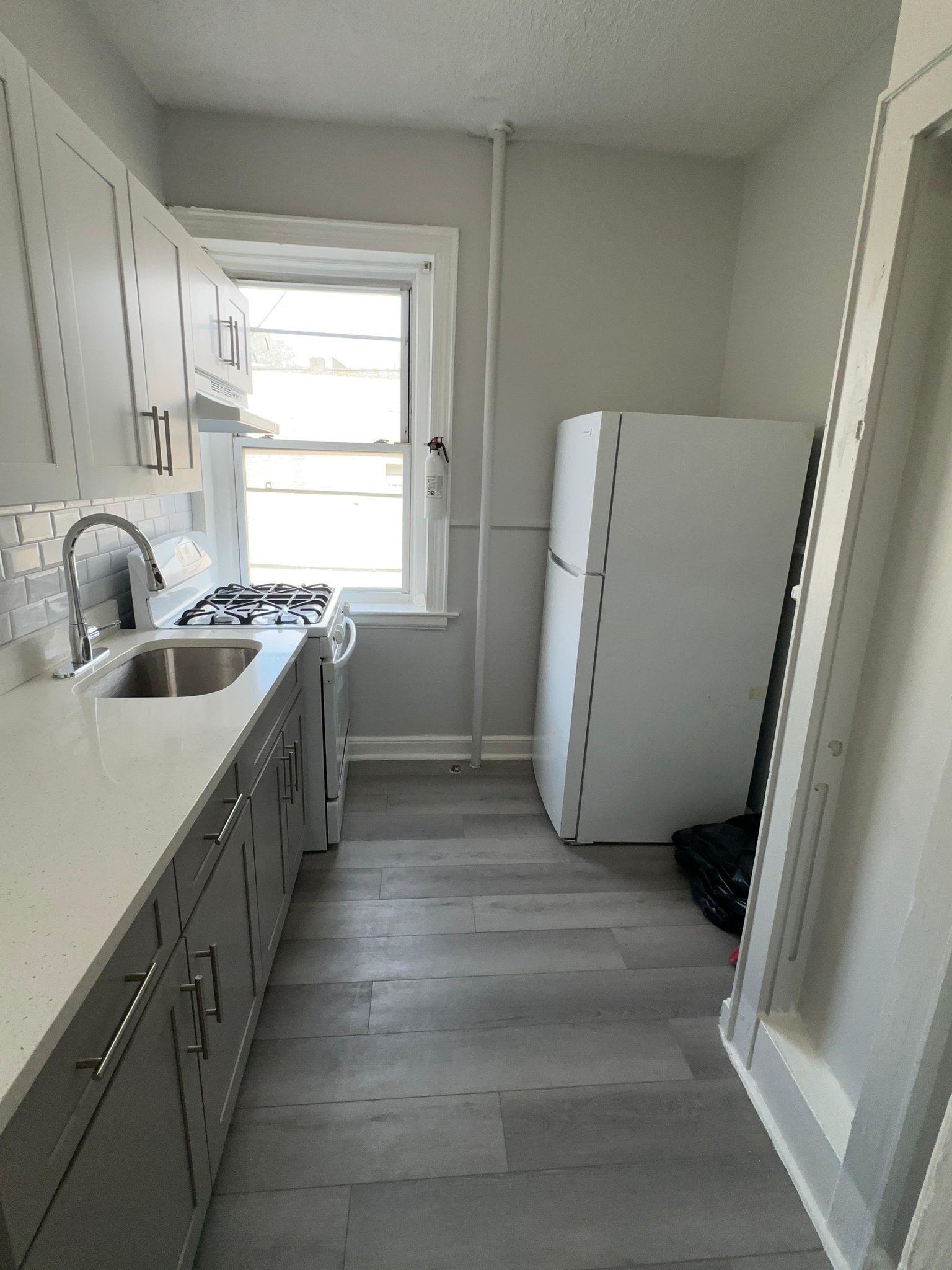 Newark Apartment: 684 Summer Ave