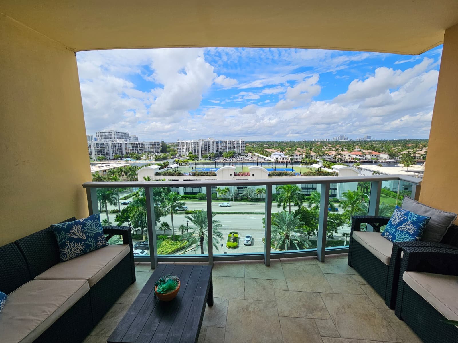 Hollywood Condo: 2501 S Ocean Dr