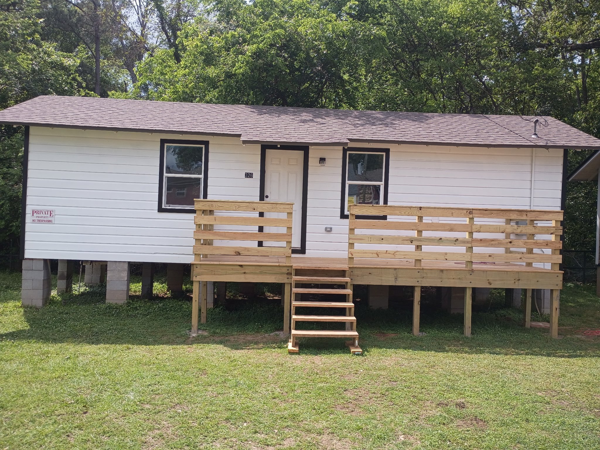 Nacogdoches House: 326 W College St