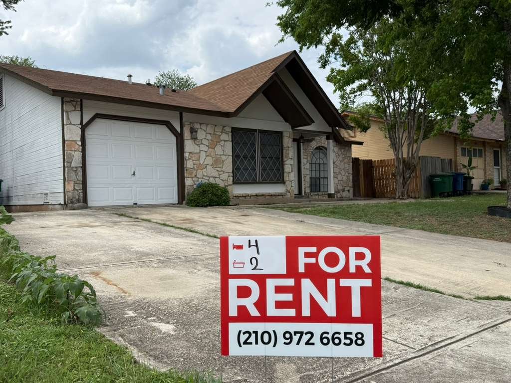 San Antonio House: 6011 Hidden Rose