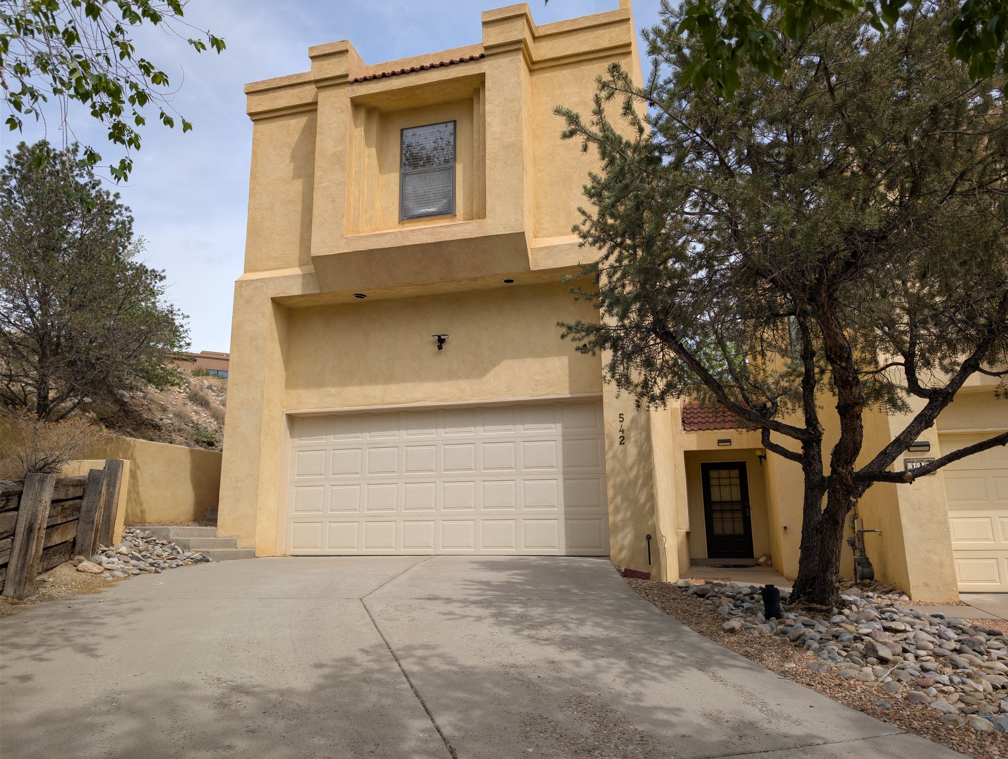 Albuquerque Townhome: 542 Pinon Creek Rd SE