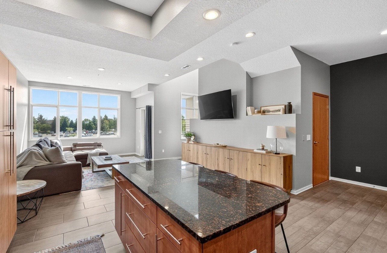 West Des Moines Condo: 640 S 50th St