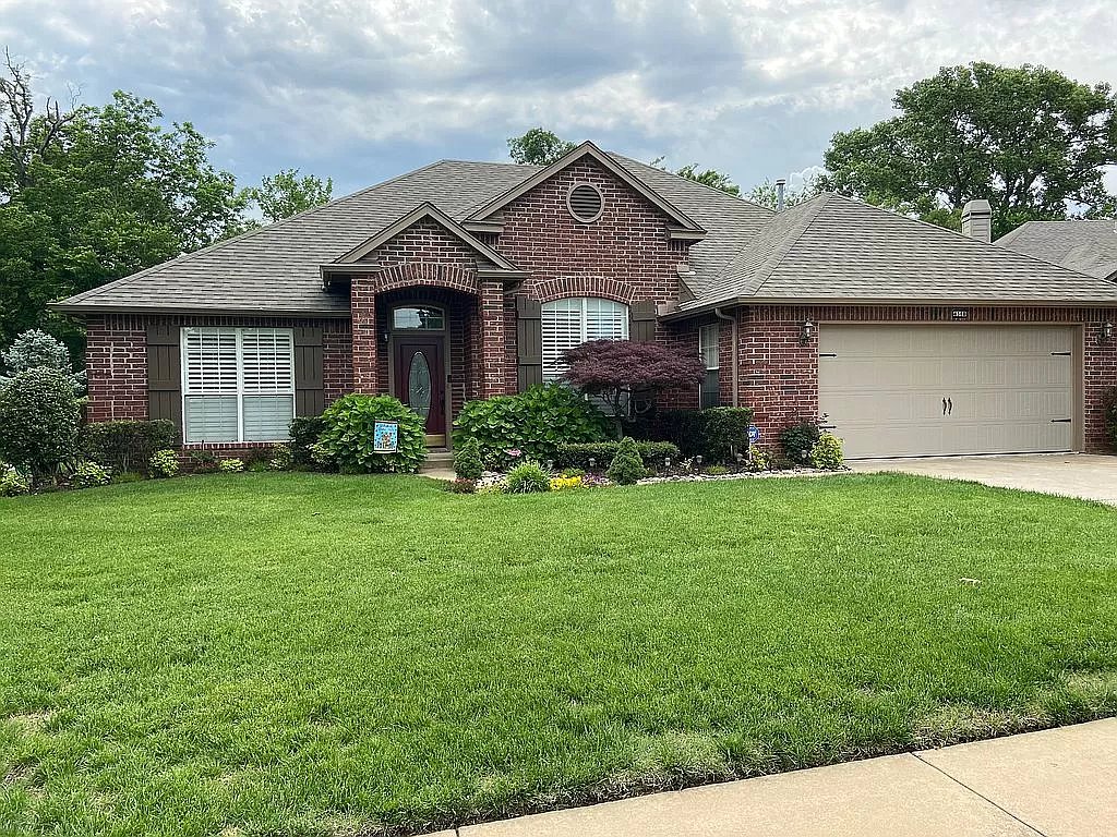 BROKEN ARROW House: 4308 S WALNUT AVE