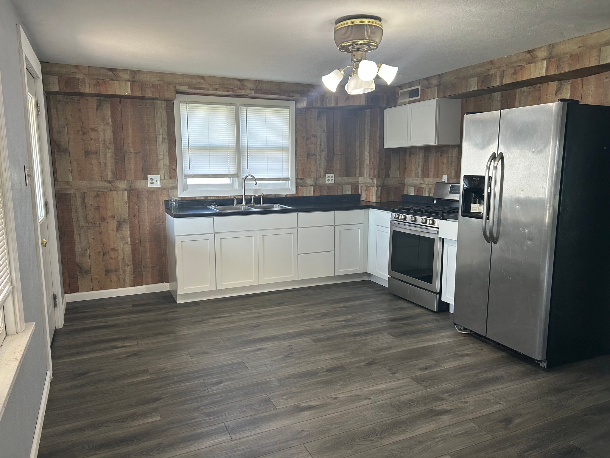 Kenney House: 5625 flag road