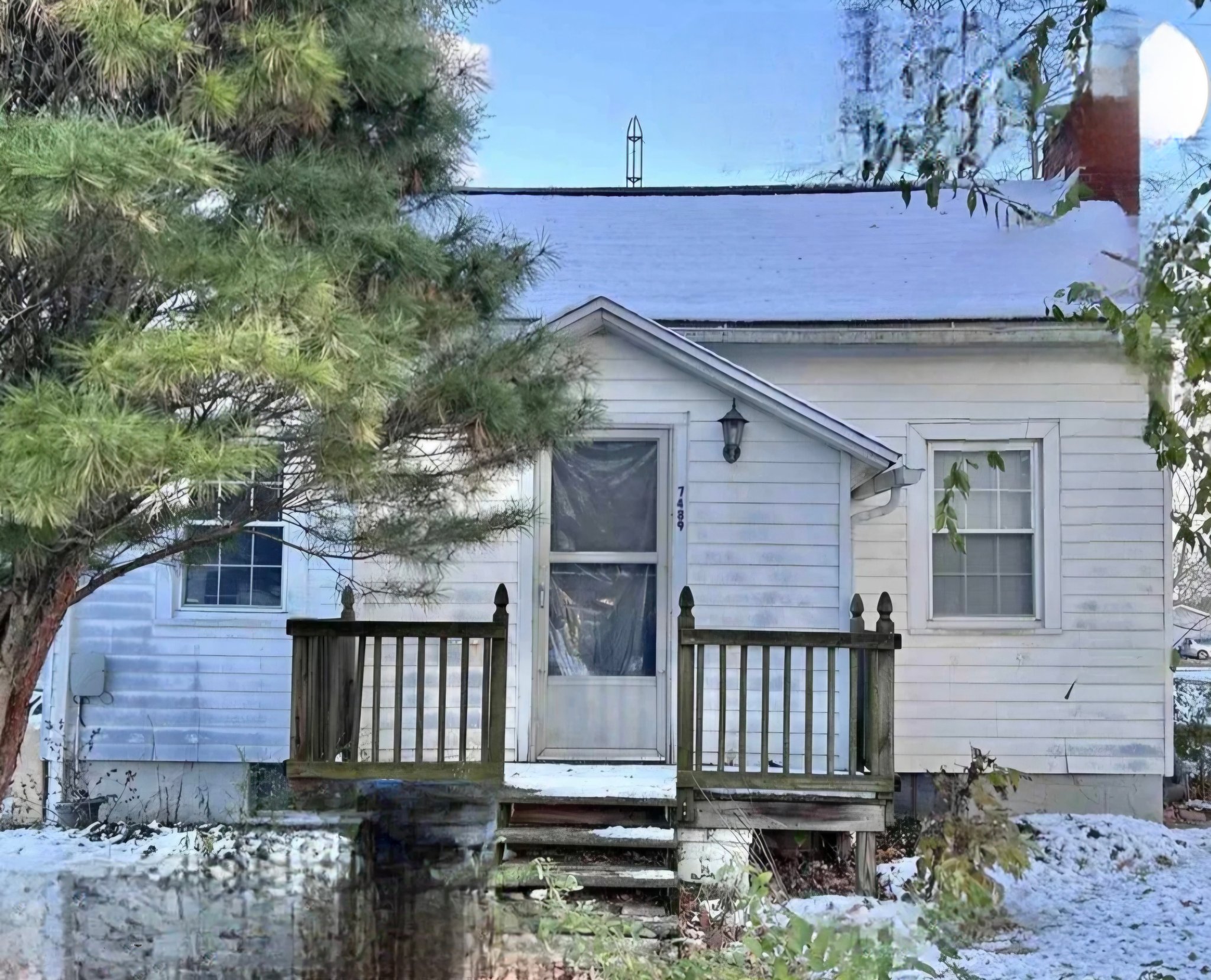 Adrian House: 7489 Jefferson