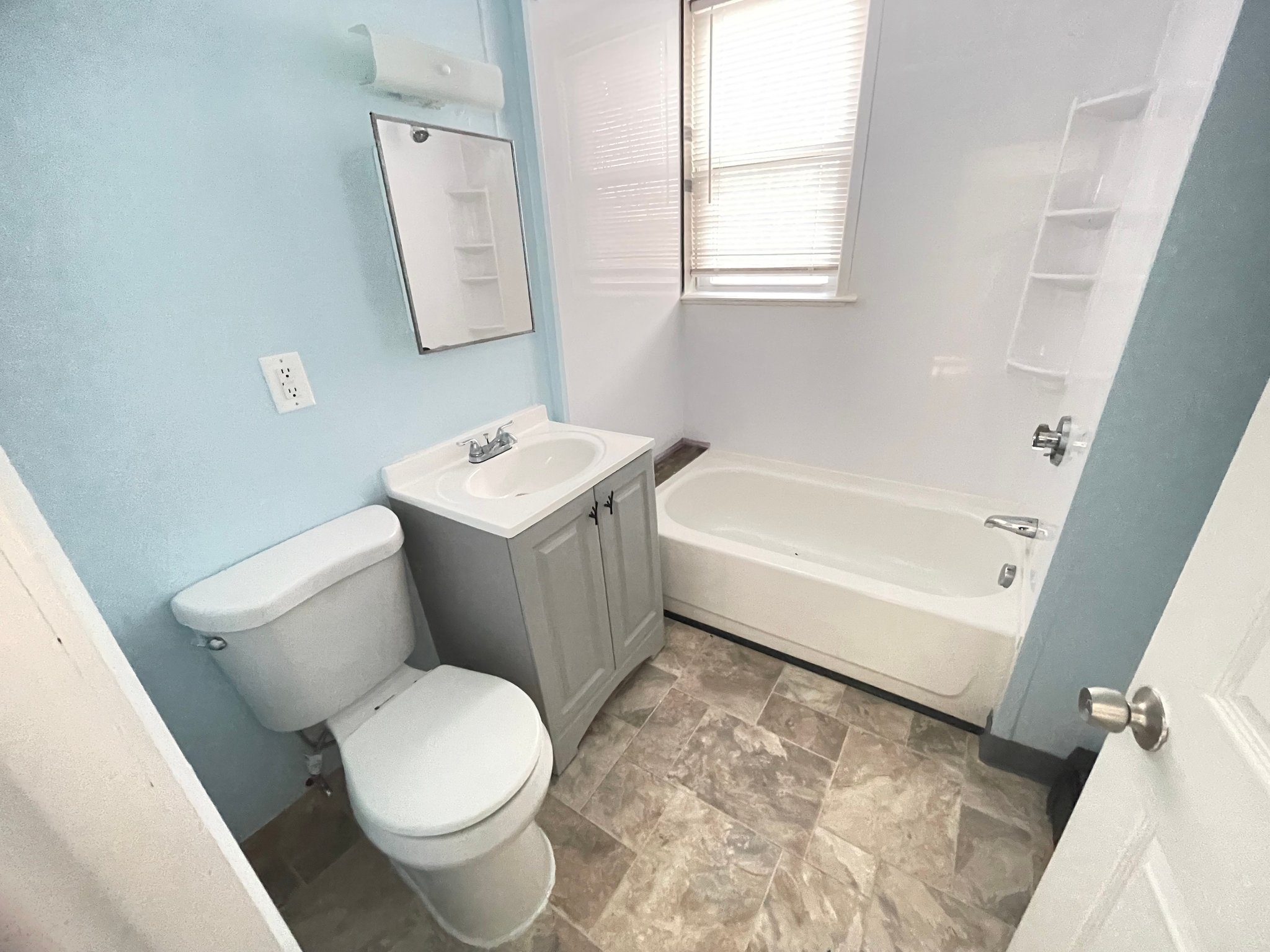 Haverhill Apartment: 99 Beach St