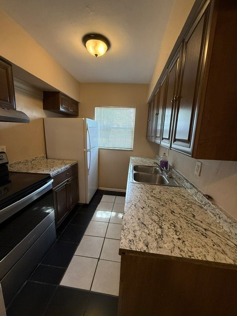 Laudardale Lakes Apartment: 3907 nw 30 terrace