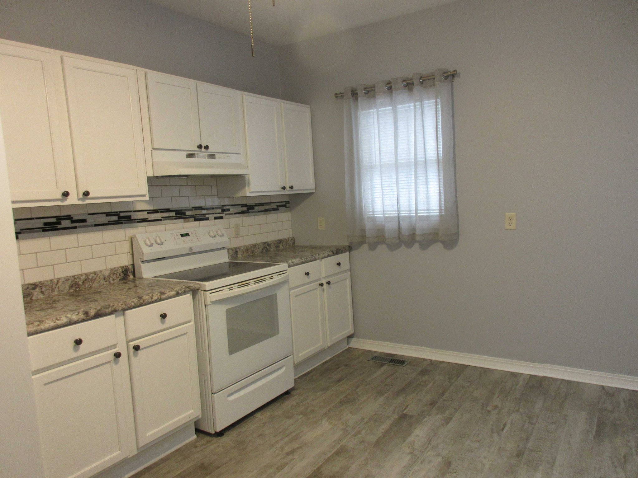 South Whitley House: 301 N Main St