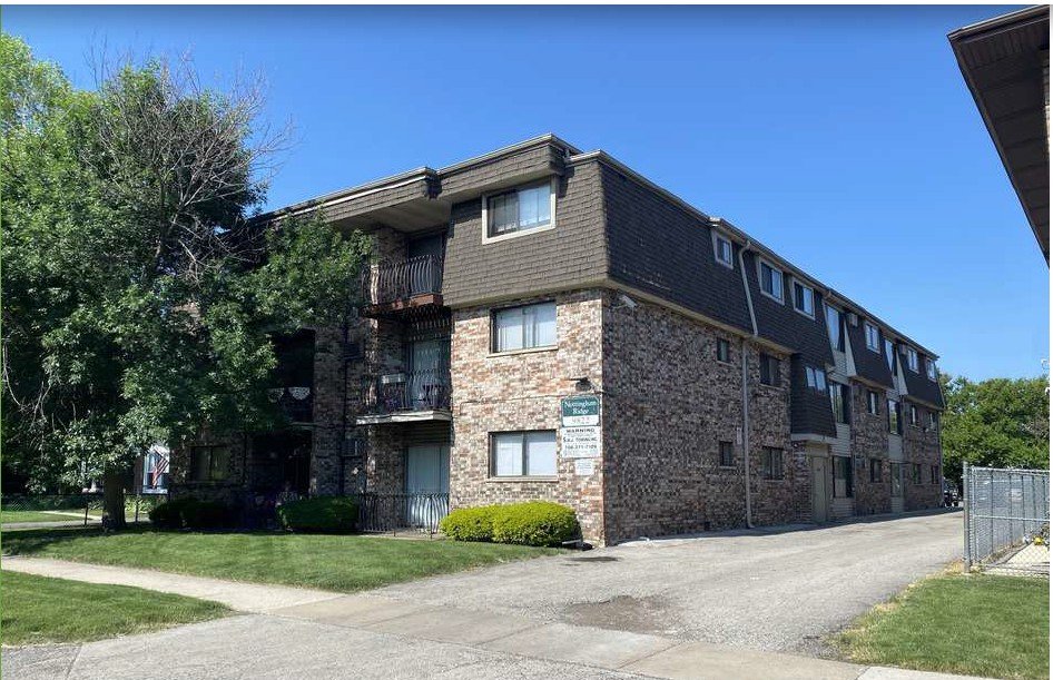 Chicago Ridge Apartment: 9822 Nottingham Ave