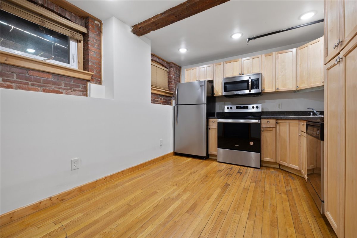 Bridgeport Condo: 325 Lafayette Street