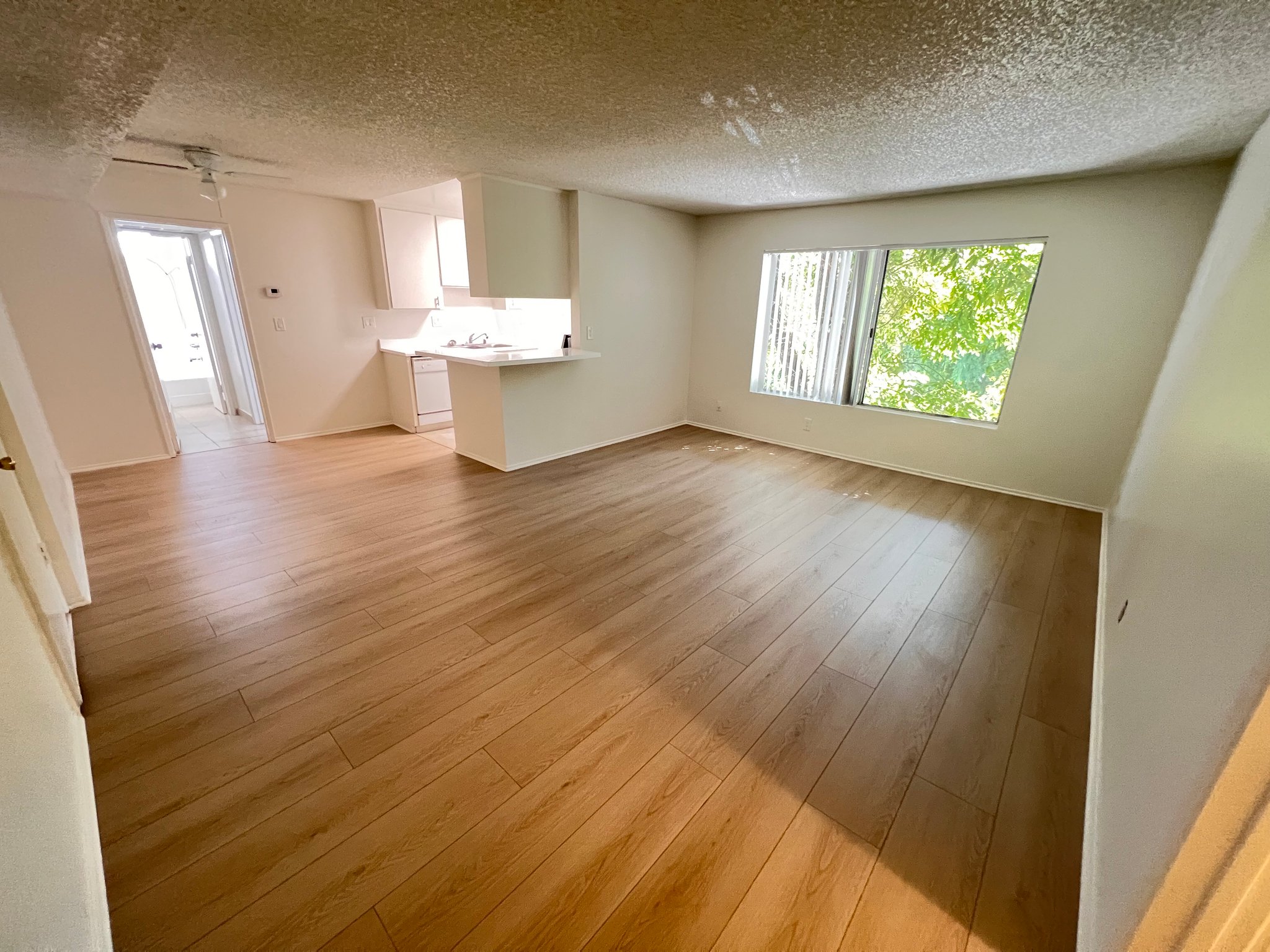 Sherman Oaks Apartment: 4424 Woodman Ave