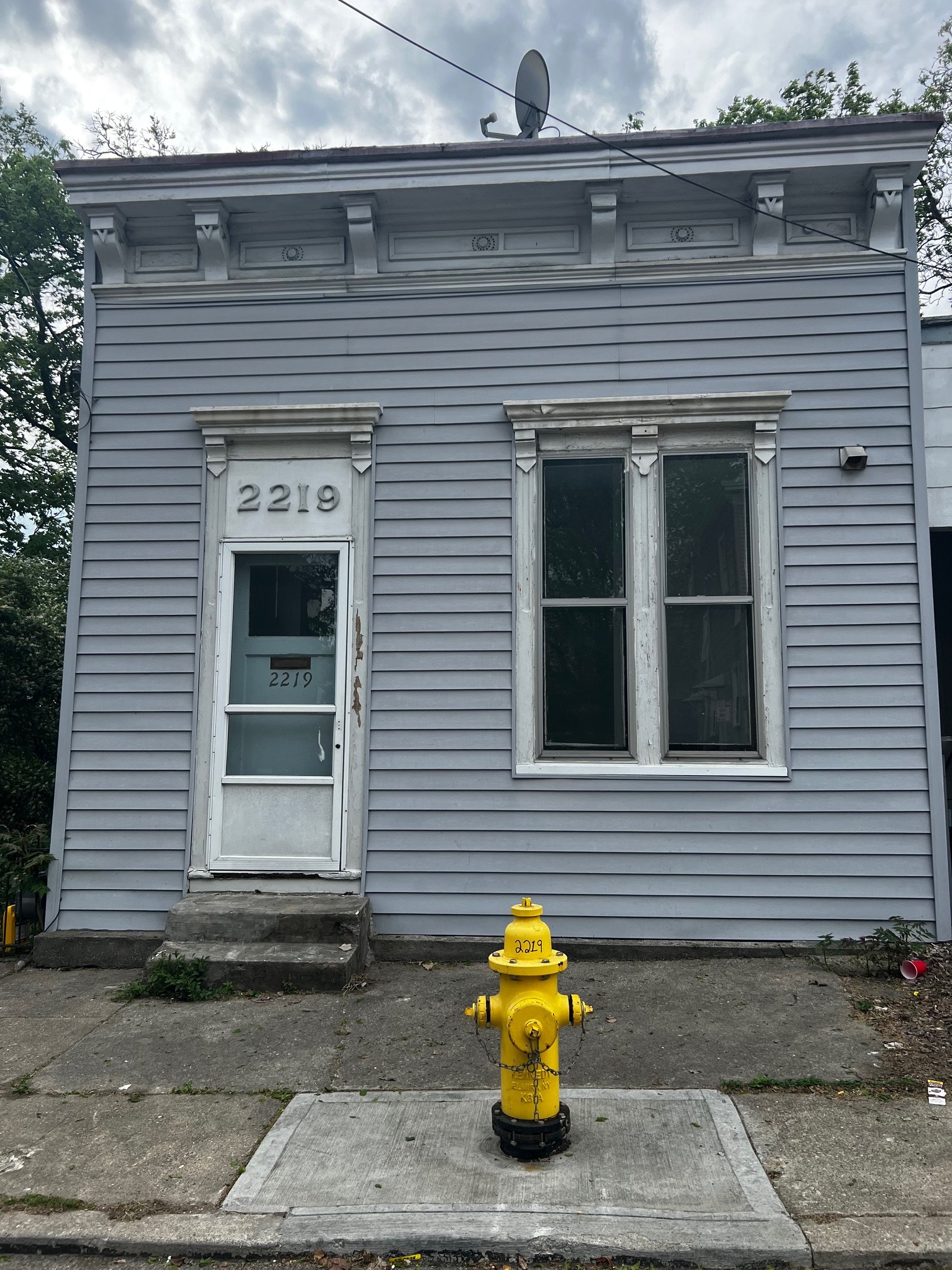 CINCINNATI House: 2219 FLORA ST