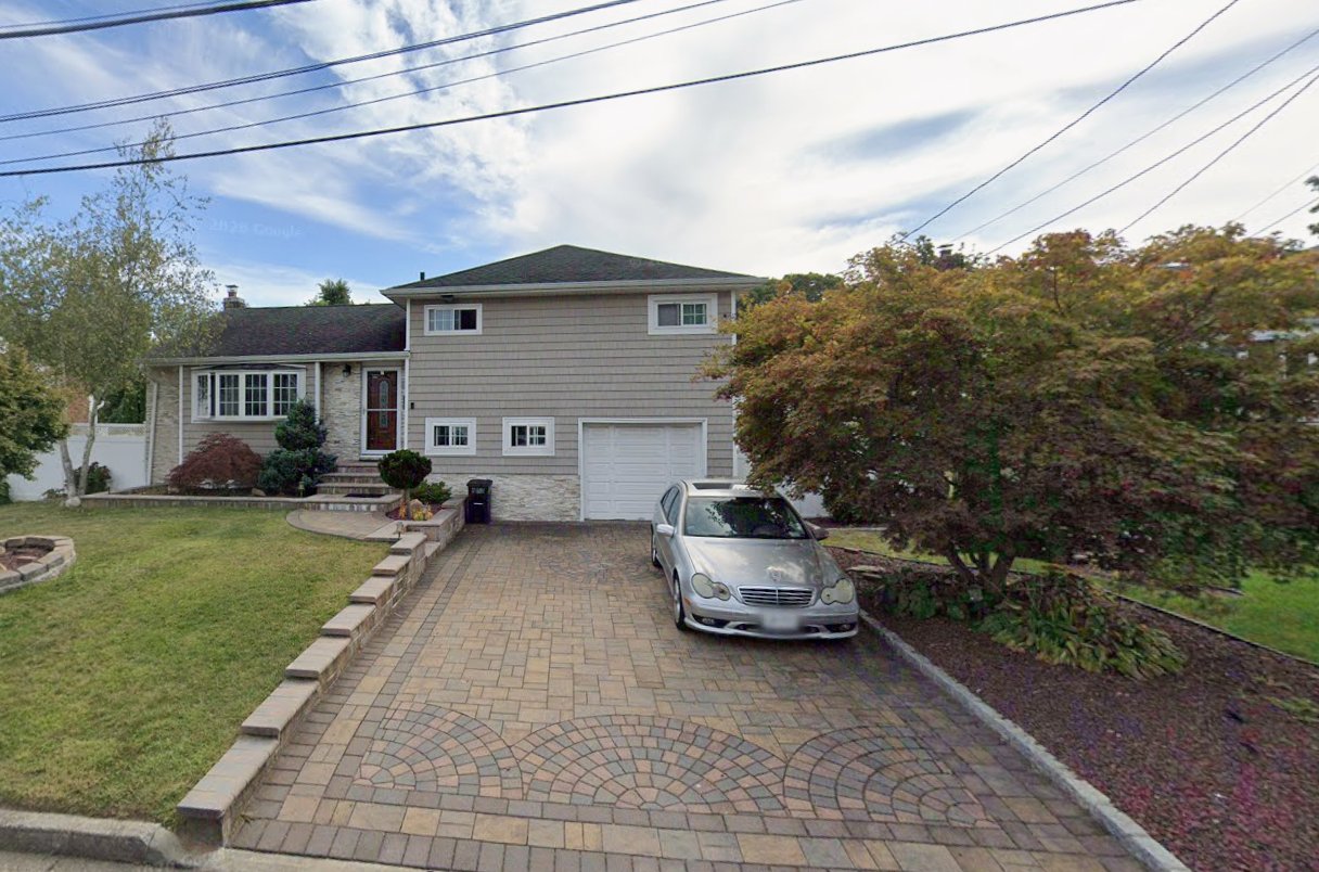 north babylon House: 572 benjamin rd