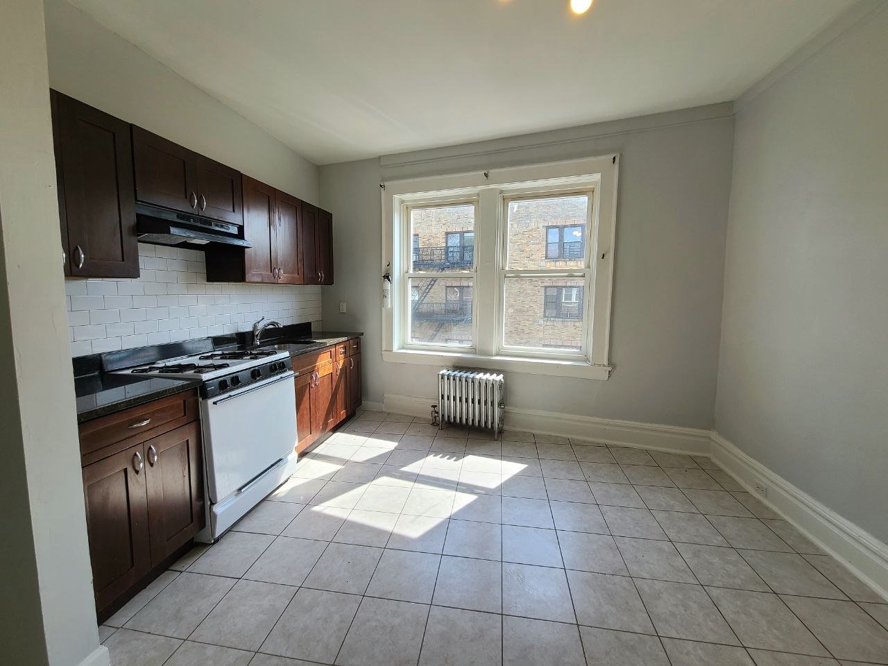 NEWARK Apartment: 684 SUMMER AVE