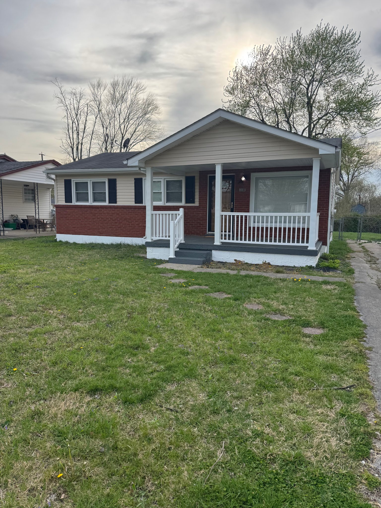 Louisville House: 9114 New Maple Road