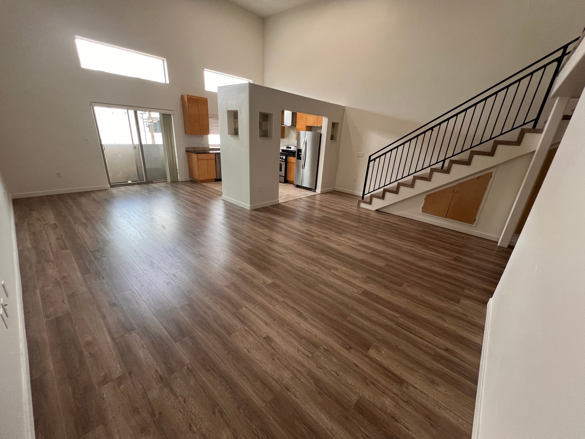 North Hollywood Apartment: 11312 Huston St