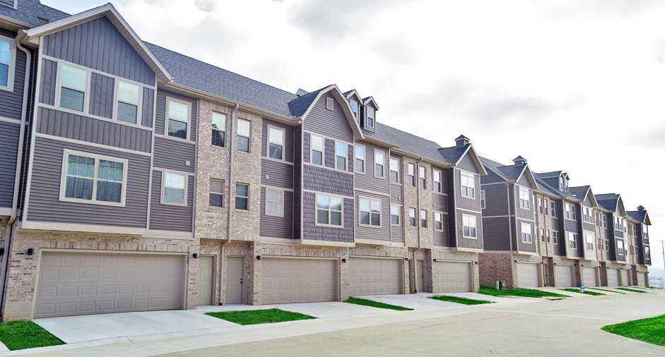 Fayetteville Townhome: 232 S Slopeside Dr