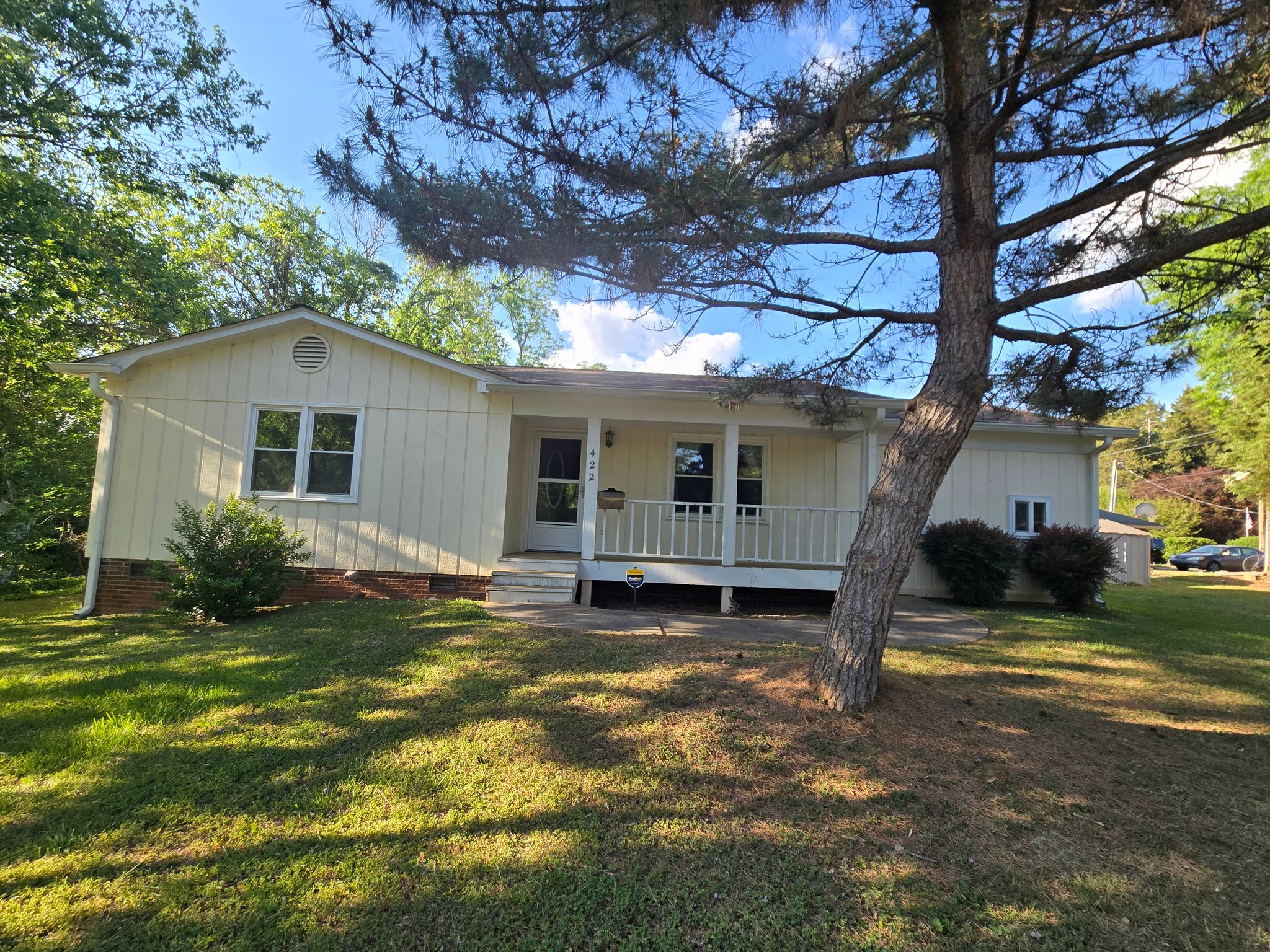 Salisbury House: 422 Grove St