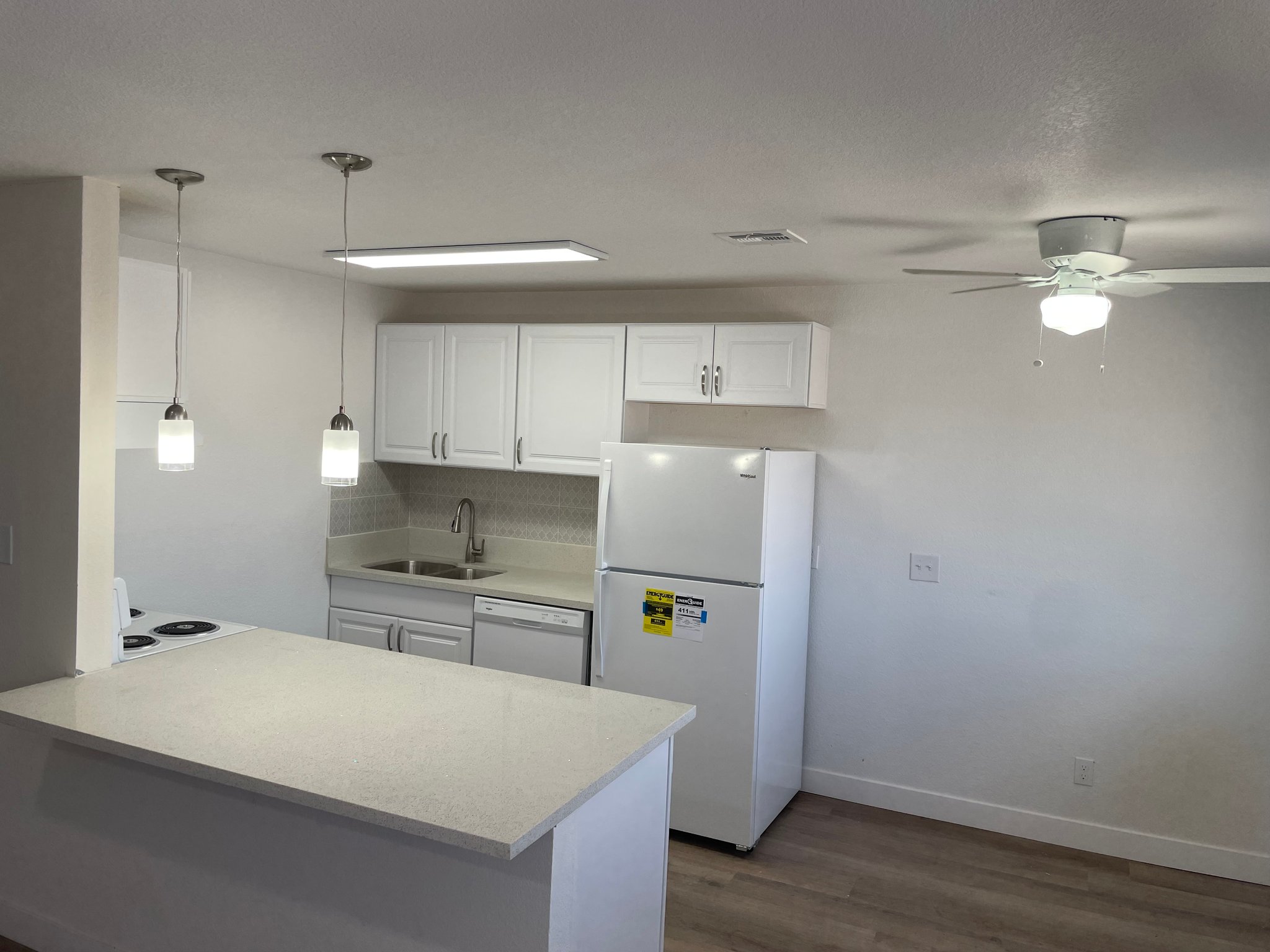 Henderson Apartment: 432 E Sunset Rd