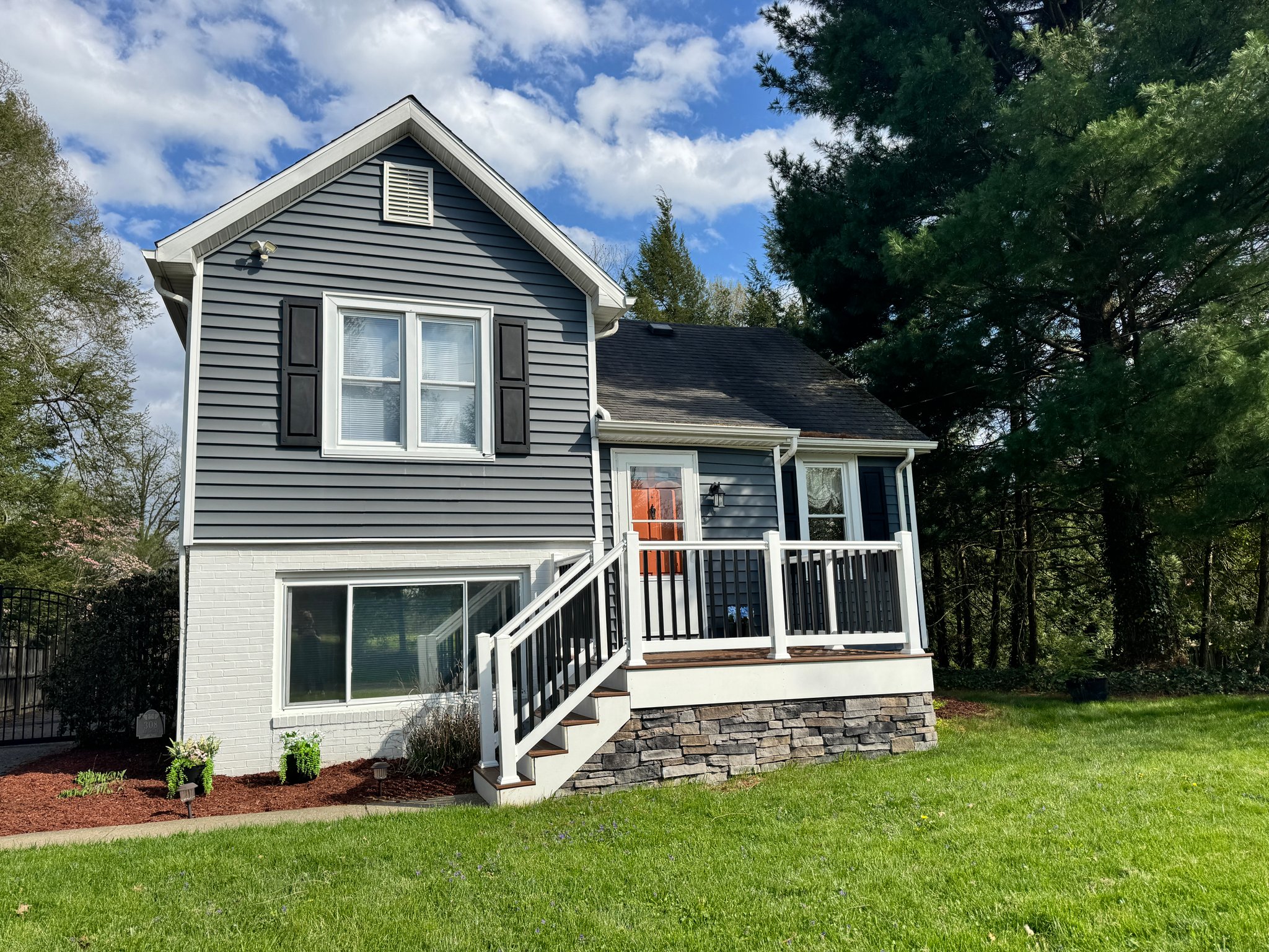 Morgantown House: 308 Kenmore st