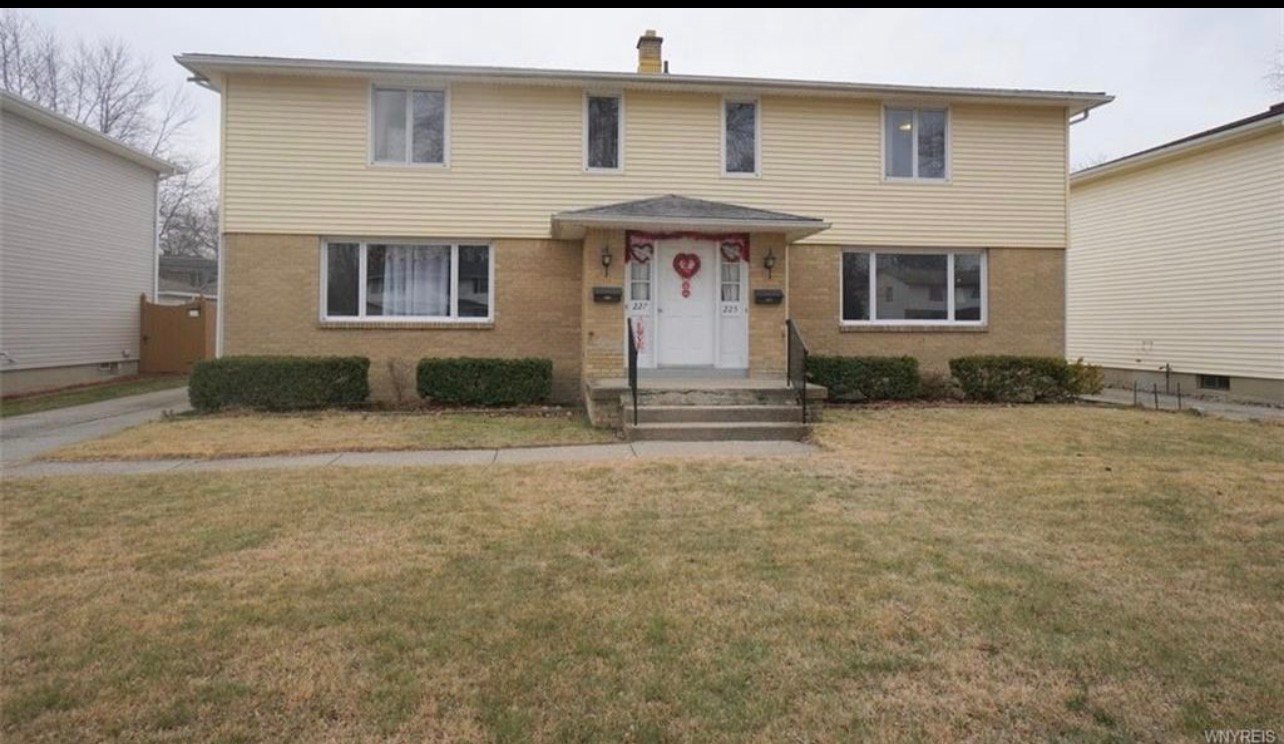 Buffalo Townhome: 225 Sunshine Dr